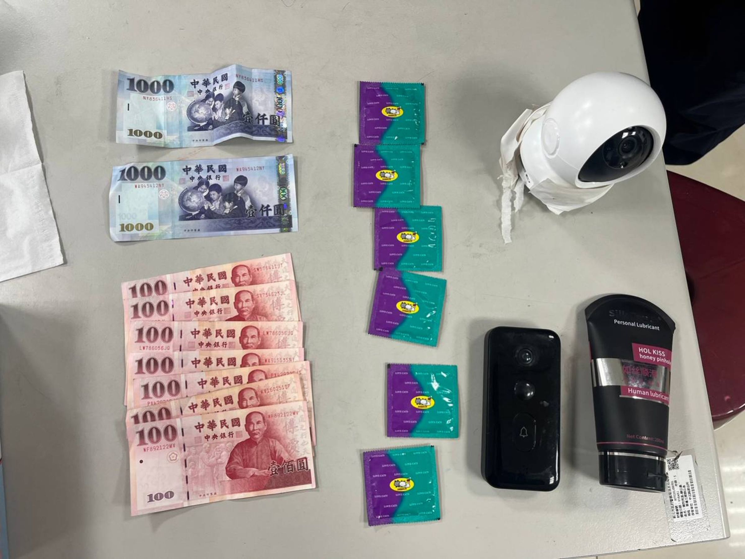 警方公布相關證物。（警方提供）