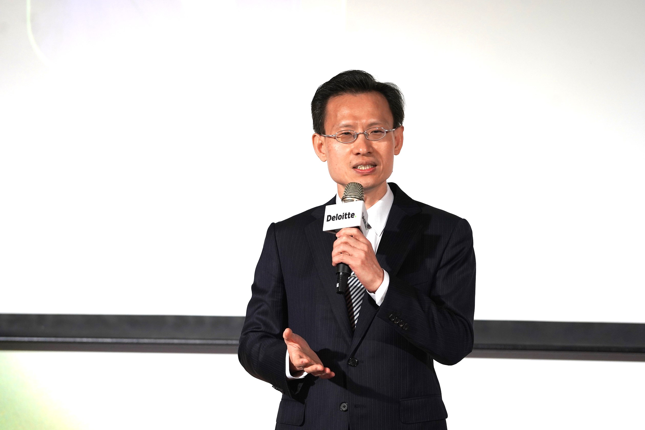 勤業眾信(圖為總裁柯志賢)認為，政府政策持續助力推動創新產業加入資本市場，2024年台灣資本市場掛牌家數有望欣欣向「龍」(榮)。（勤業眾信提供）