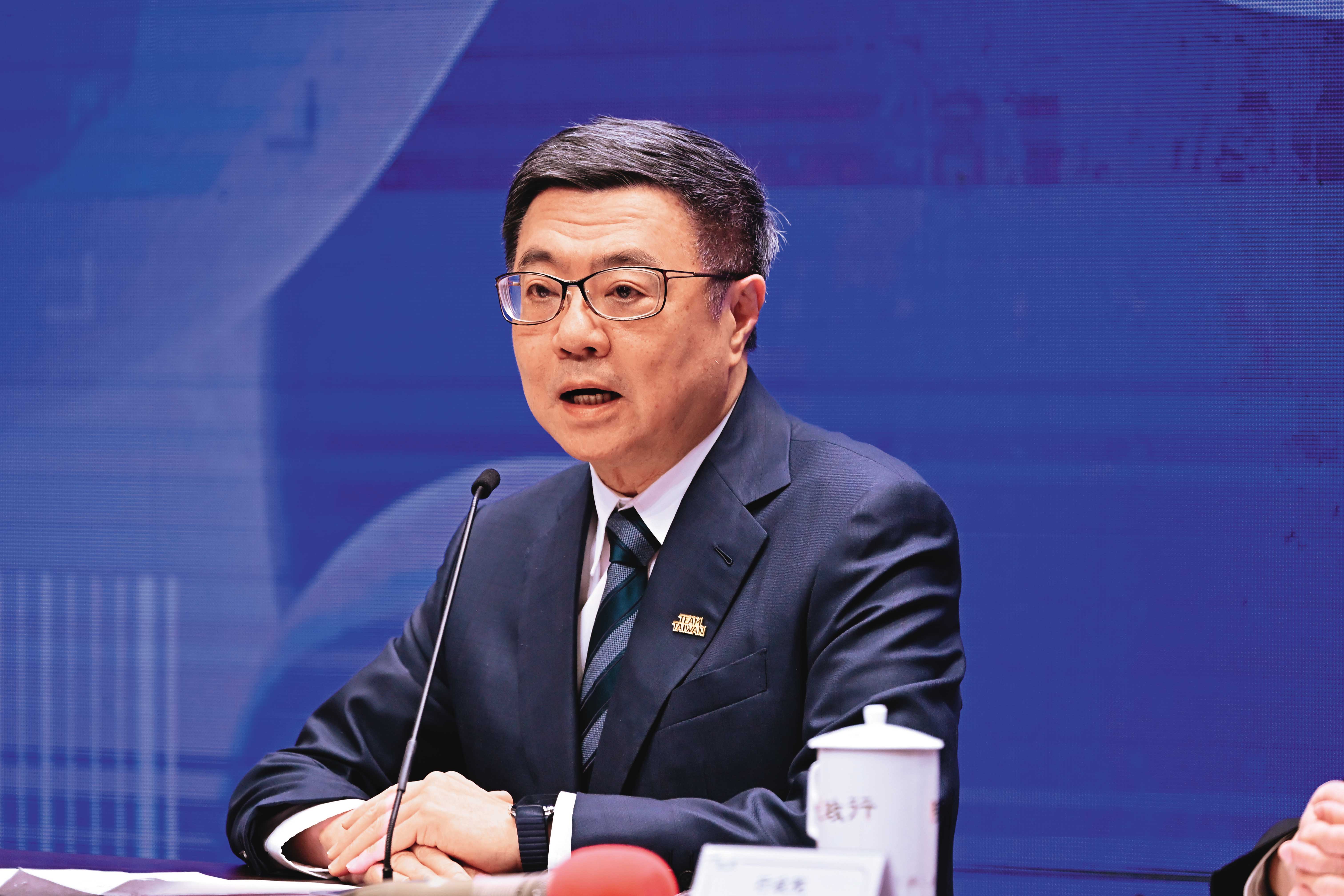 新通過的《財政收支劃分法》修正案，地方政府從中央搶走3,753億元稅收，許多既定計畫勢必停擺延滯，造成施政亂局，行政院長卓榮泰應好好跟國民黨談一下。