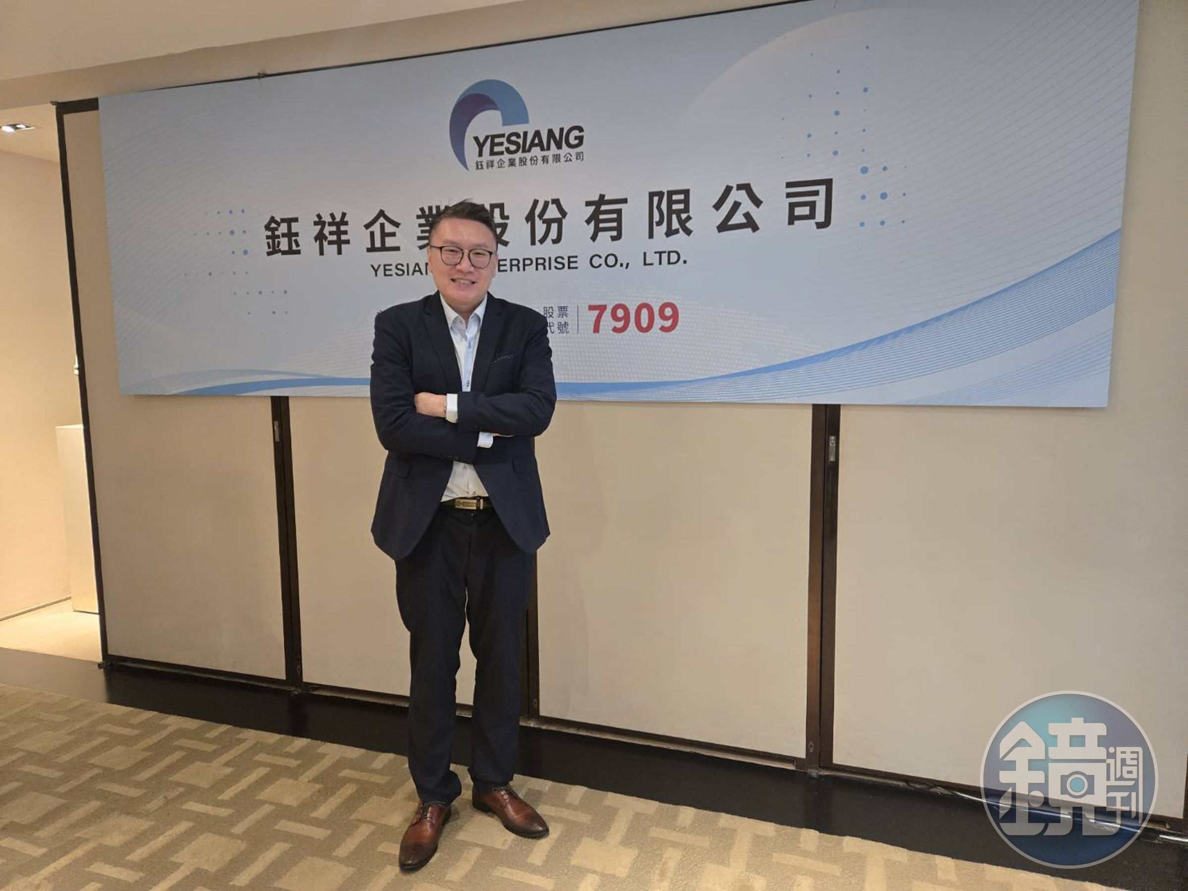 化學濾網的龍頭鈺祥，將於25日登錄興櫃。董事長暨總經理莊士杰具有材料工程背景，他帶領公司從代理商轉型成AMC過濾技術的研發與製造商，研發出全球首款碳中和化學濾網，在5奈米以下先進製程中，市占率超過8成。
