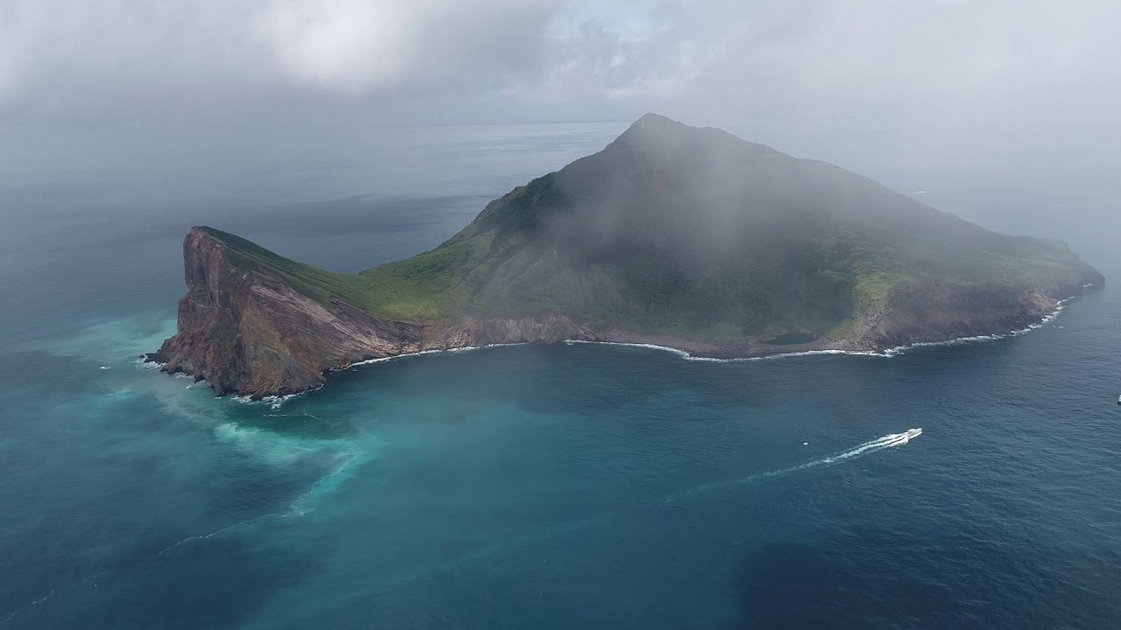 宜蘭龜山島即日起提前封島，進行颱風災後修復作業。（翻攝臉書「東北角之友」）