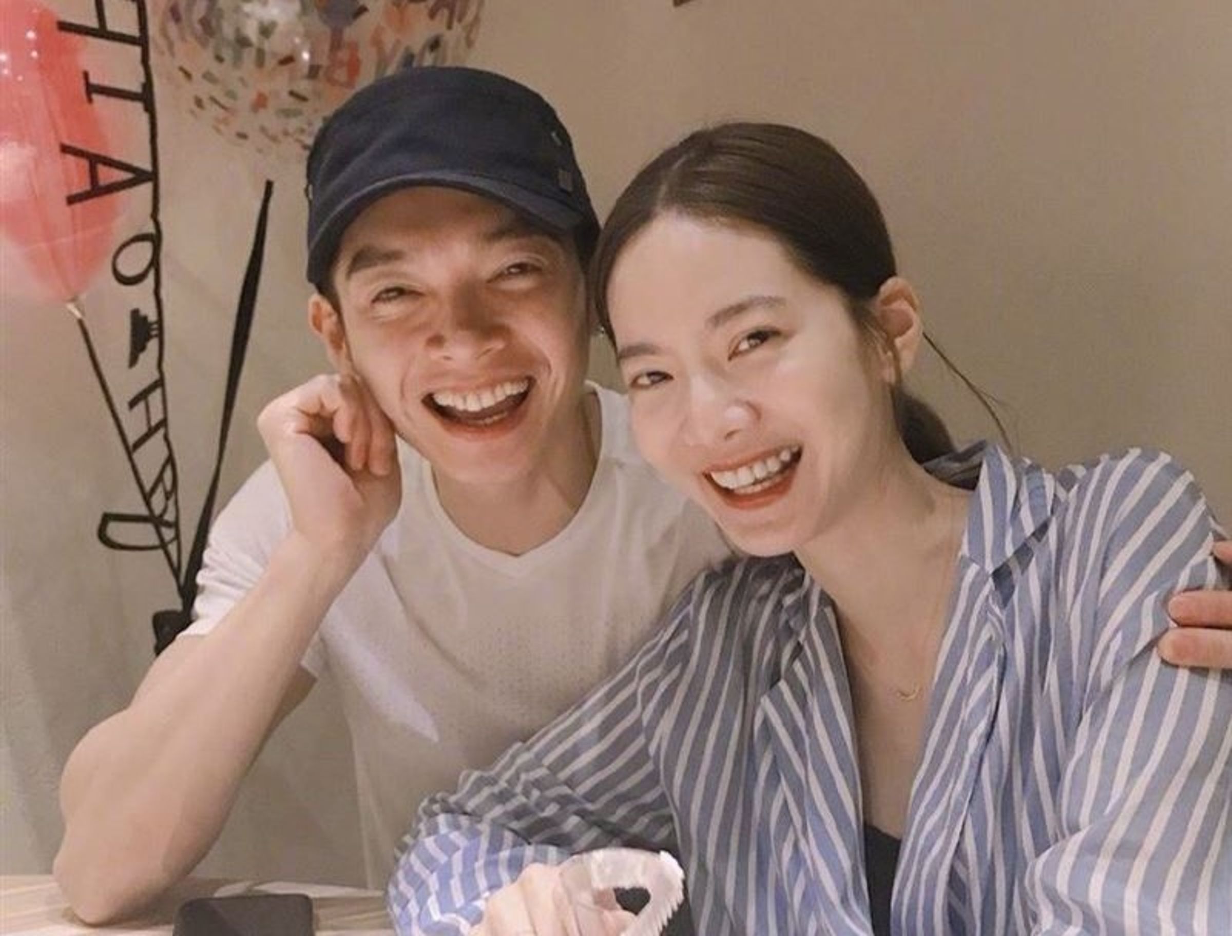 曾之喬開直播回應和辰亦儒的婚姻狀態。（翻攝自曾之喬IG）