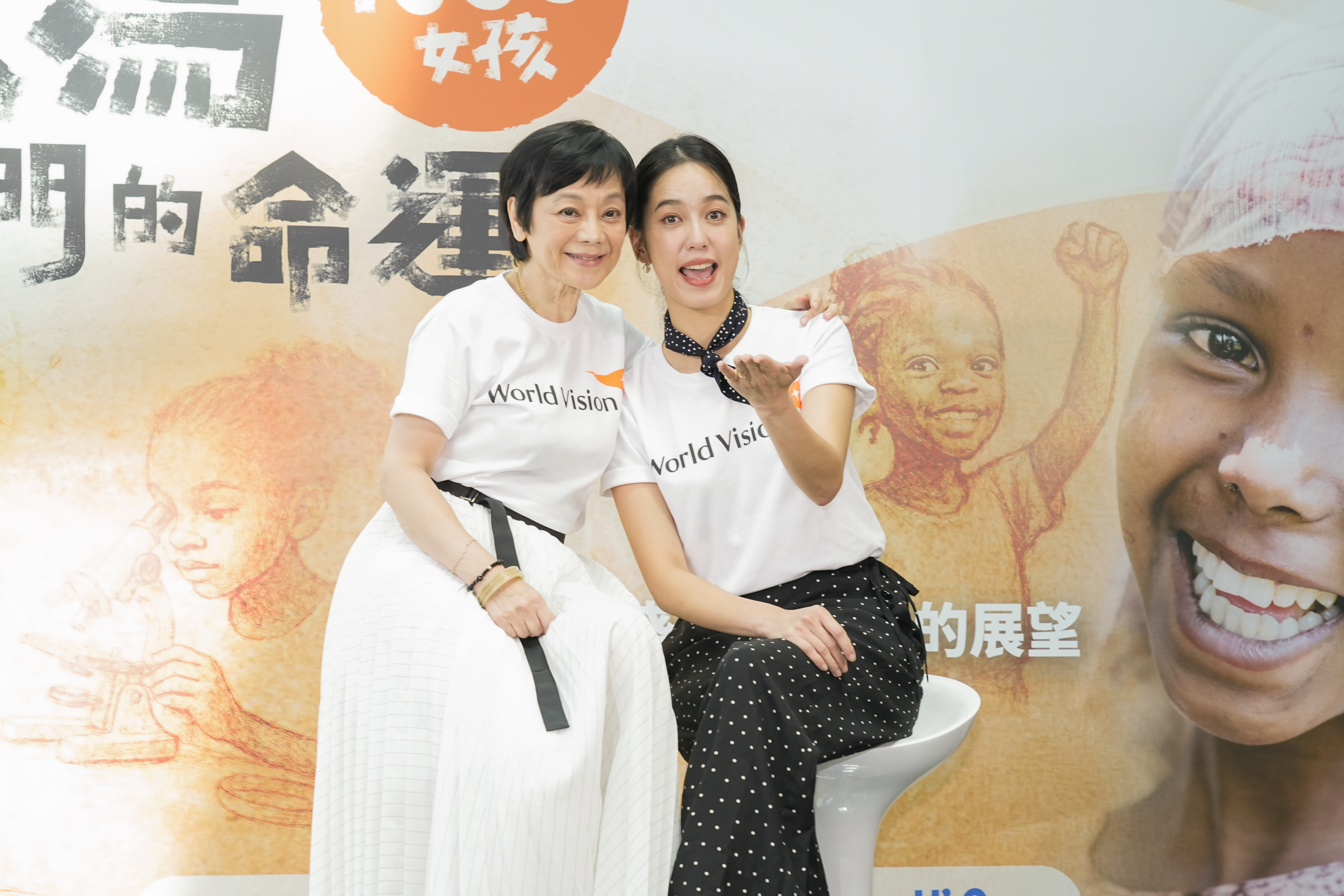 「1000女孩影像展」張艾嘉（左）與陳庭妮（右）同台分享海外探訪感想，陳庭妮更表示若有機會跟對方合作怕會給對方壓力。