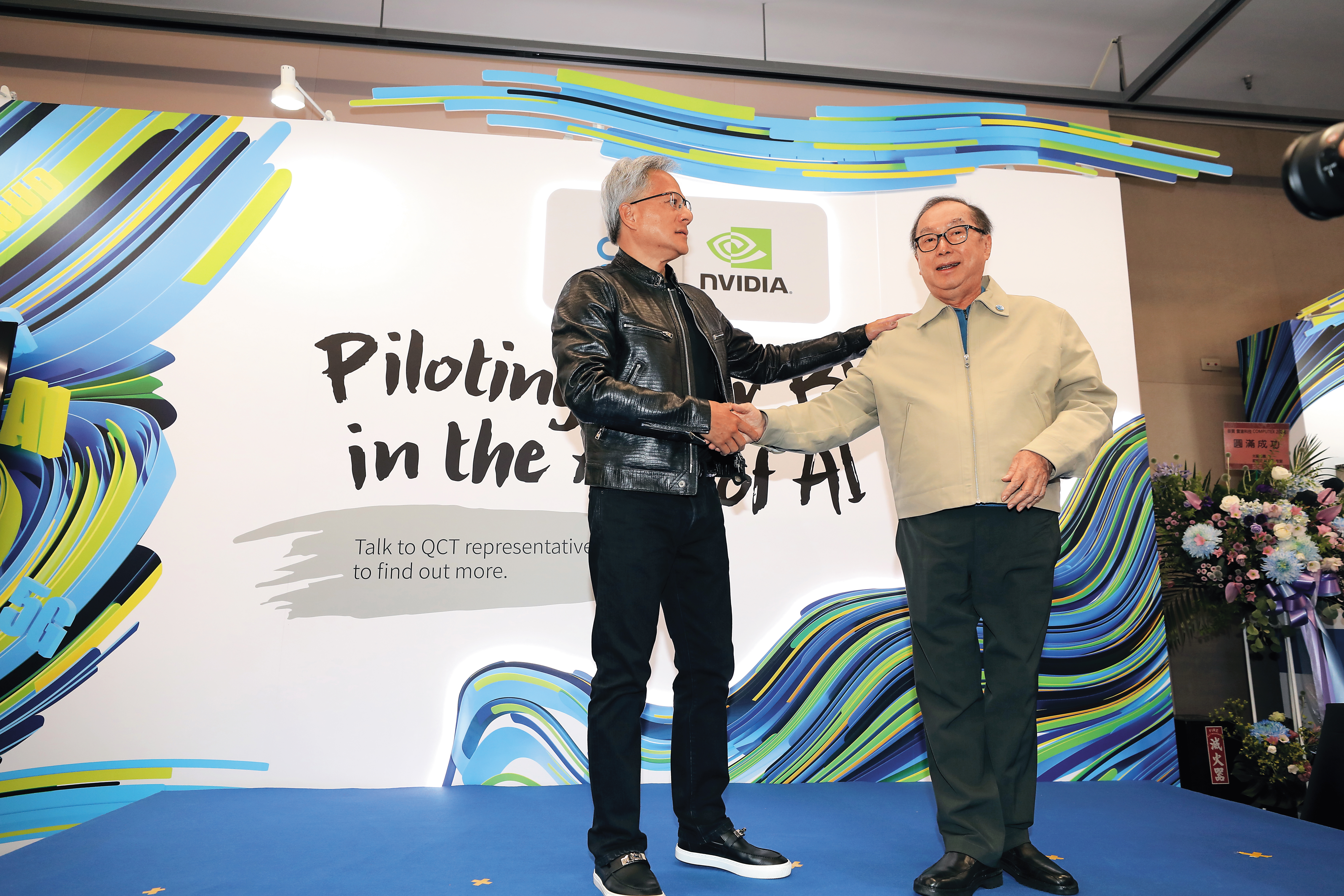 廣達今年在美國大擴產，搶攻AI商機。圖右為董事長林百里，左為輝達董事長黃仁勳。