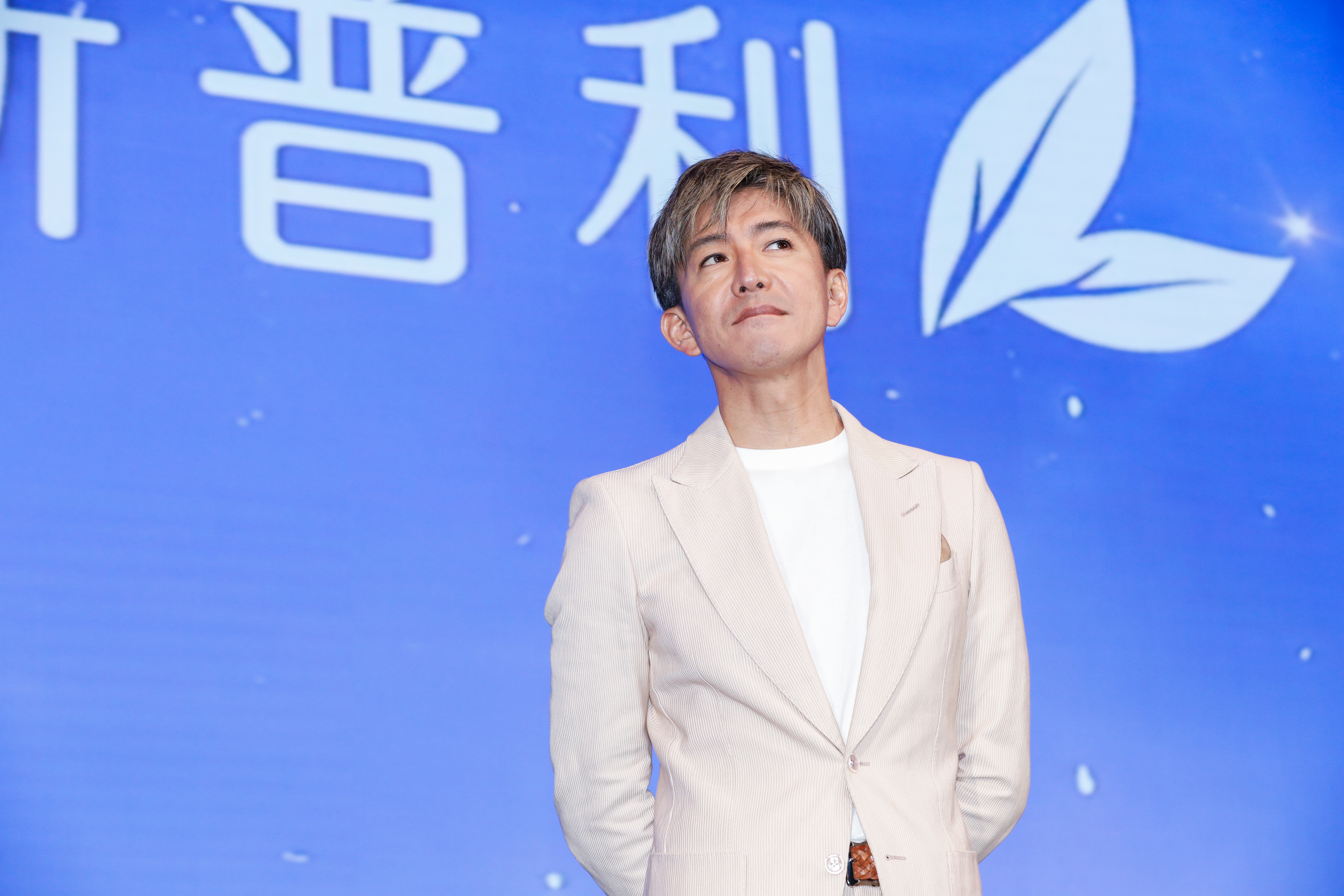 木村拓哉咬唇動作不能遺漏。
