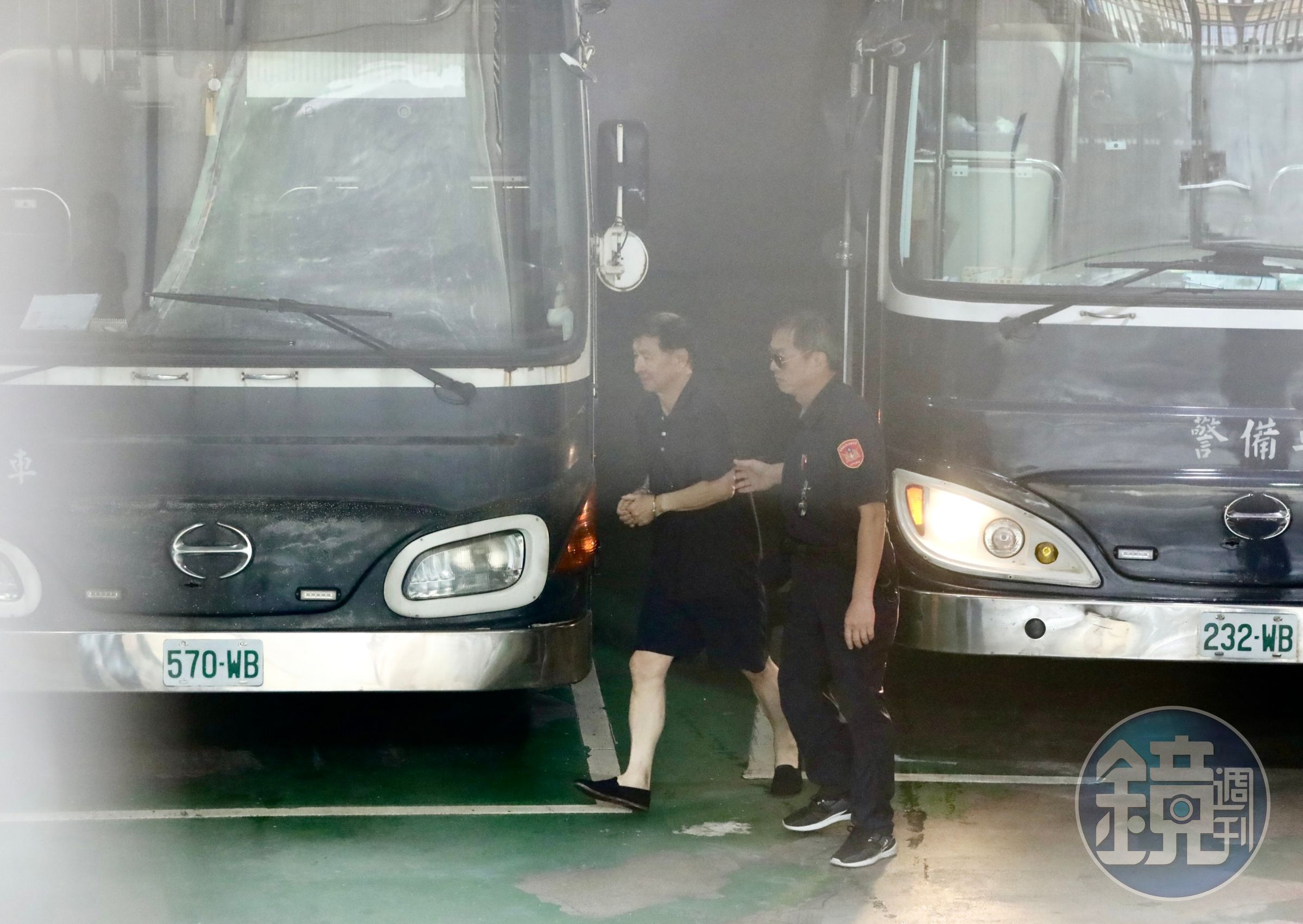 彭振聲上午再次遭北檢提訊，還露出神祕微笑。