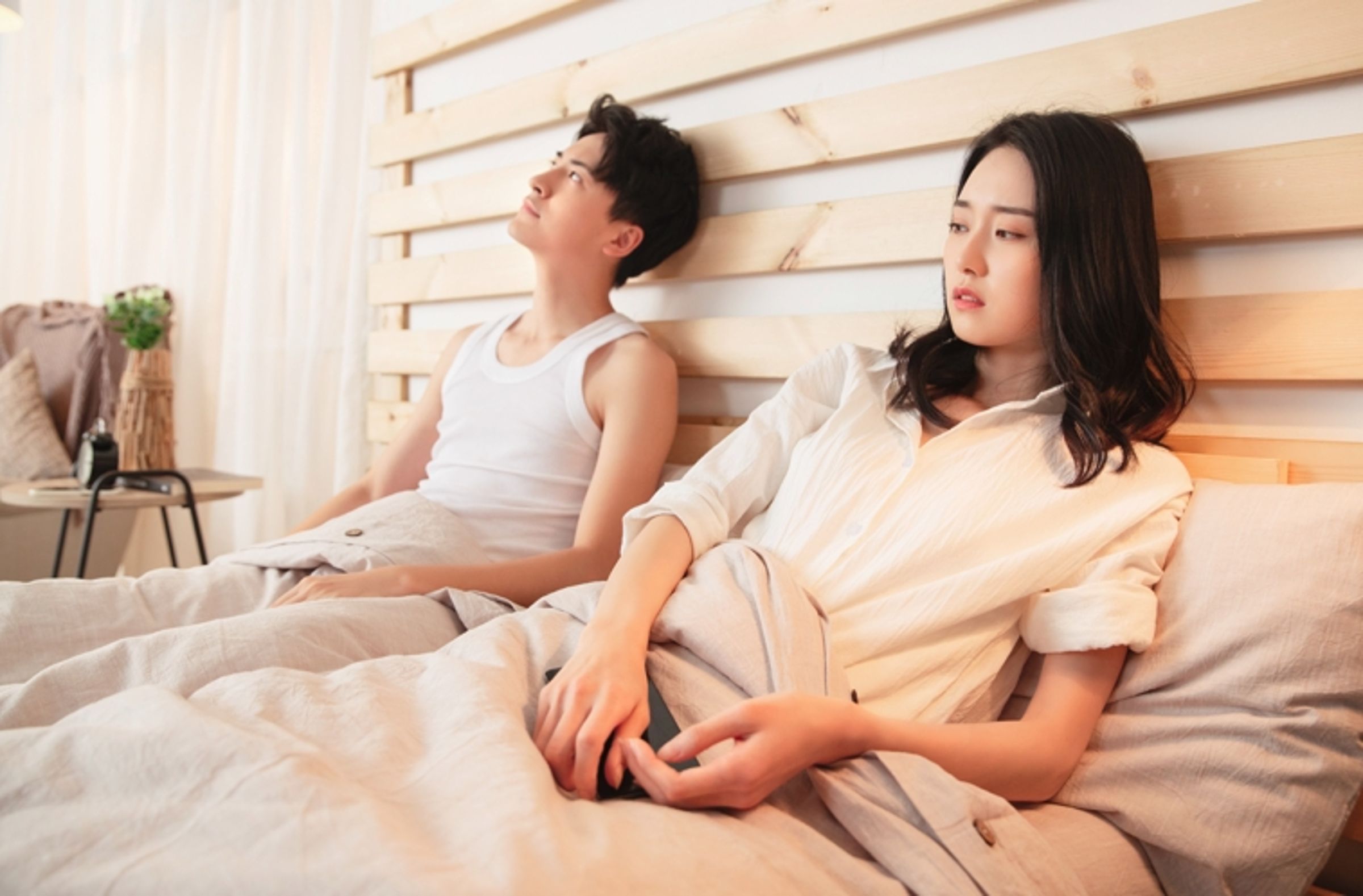 一對夫妻婚後感情不和睦,雙方漸行漸遠,妻子隨後發現丈夫外遇,氣憤跑到婆家咆哮。示意圖,非當事人。(東方IC)