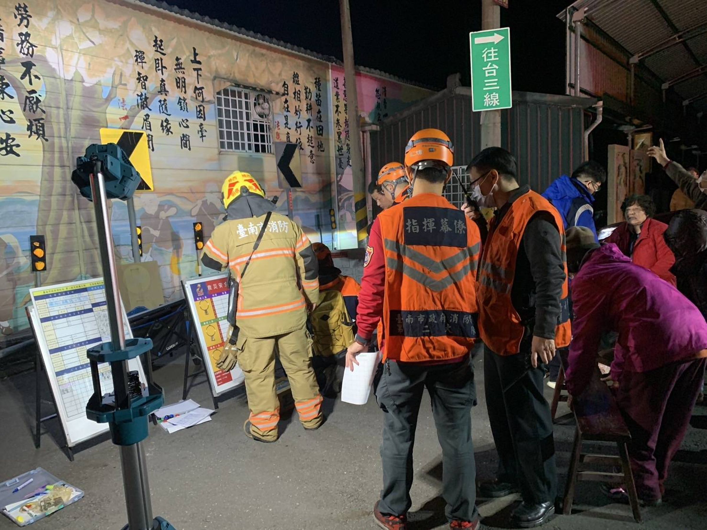 21日凌晨嘉義大埔發生規模6.4強震,台南有民宅坍塌、民眾受困,所幸已全數獲救。(翻攝畫面)