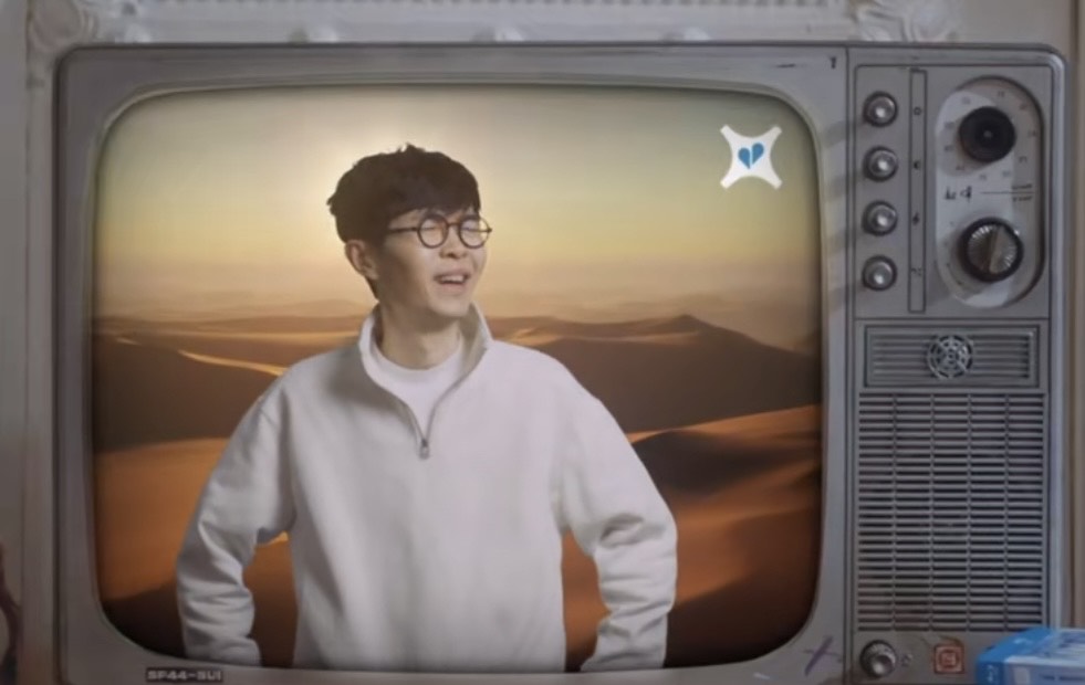 方大同在新歌〈那沙漠里的水〉MV中露面，成了他最後身影。（圖／翻攝自微博）