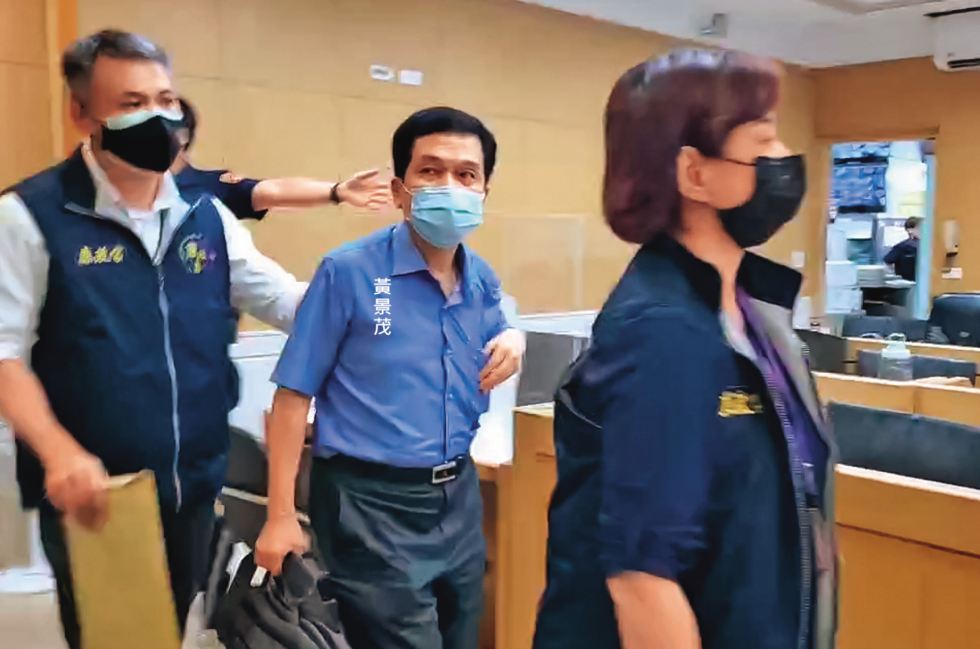 	前北市府都發局長黃景茂涉圖利京華城案，訊後遭檢方以500萬元交保。