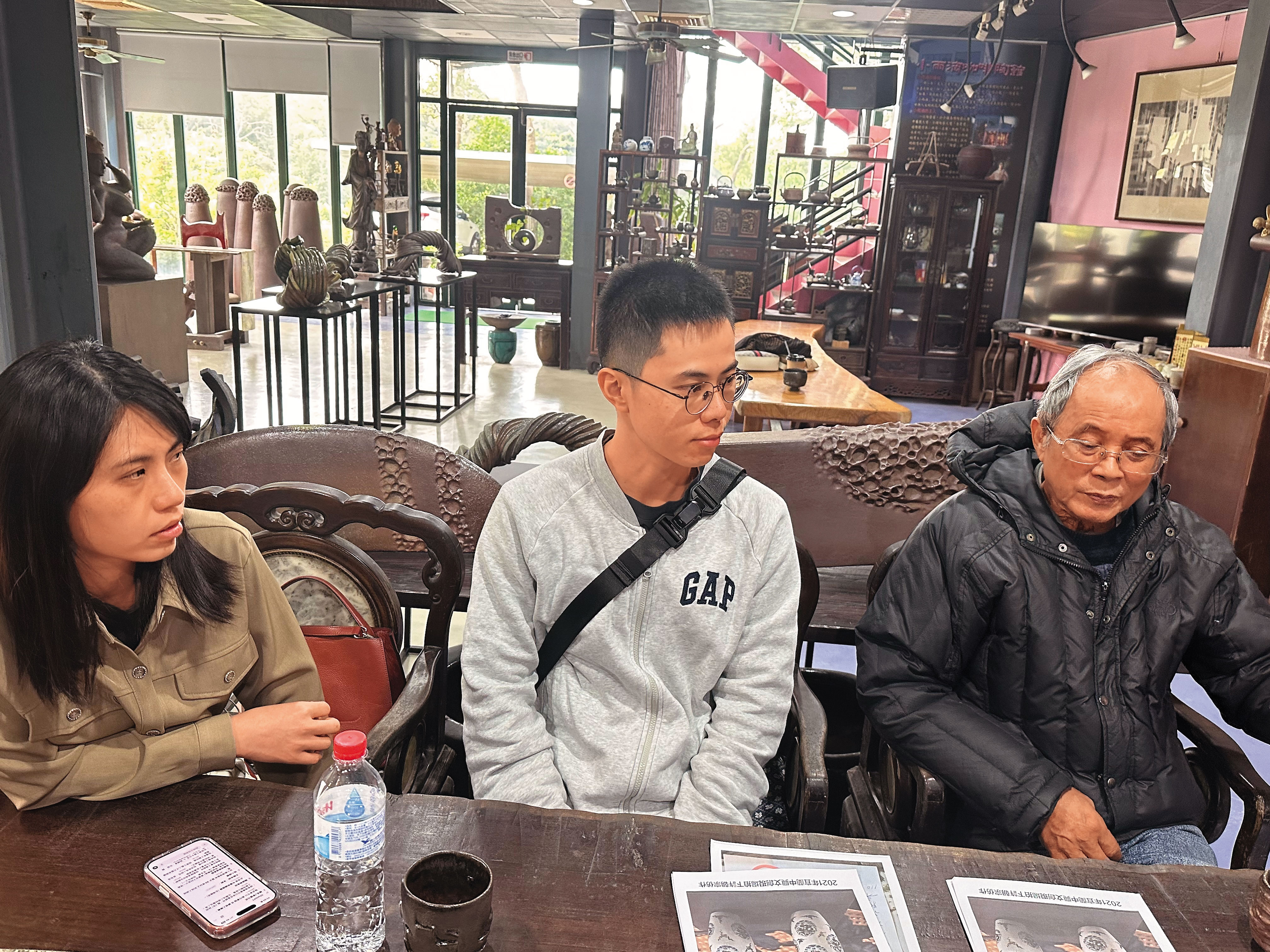 資深工藝師李松萬（右起）、黄俊傑、黄佩儀都質疑許朝宗的作品非原創。