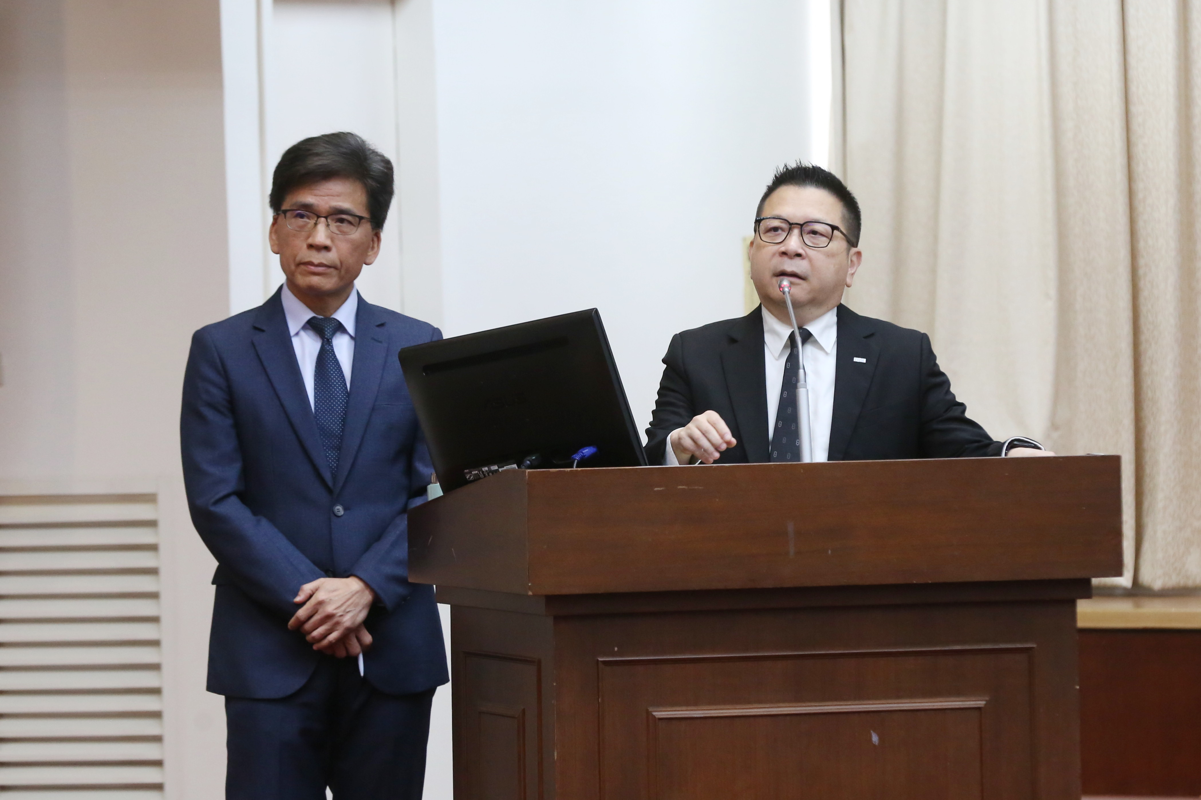 針對新壽外價金減少逾4成爭議，金管會主委正式表態，此非IFRS或會計準則規定問題。