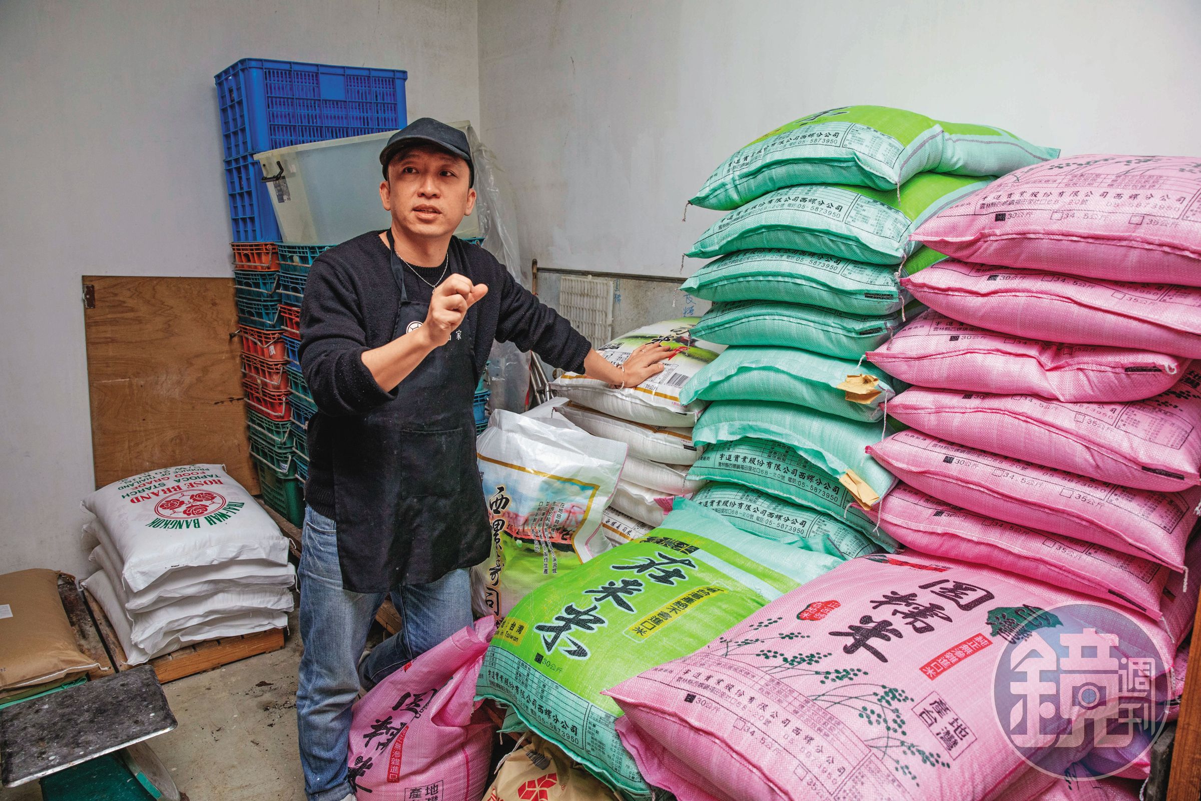 富品家儲米的倉庫放置多達4、5種米，有些粿甚至需要調配2種不同的米。