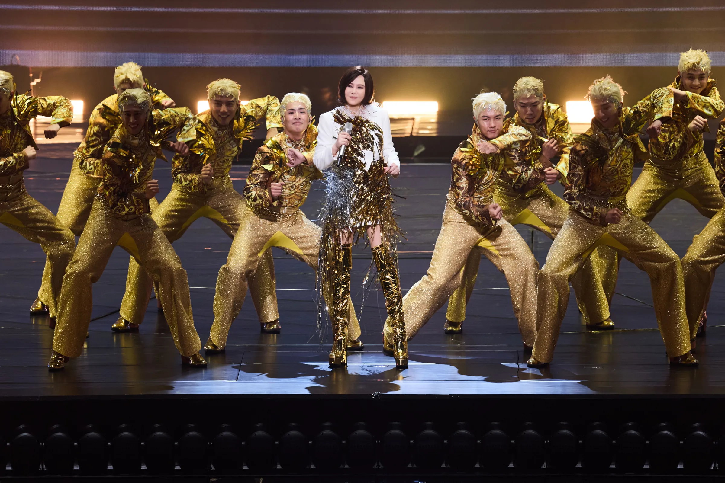 江蕙登小巨蛋舉辦「無，有」演唱會。27日場遇地震，萬人警報齊響。（寬宏藝術提供）