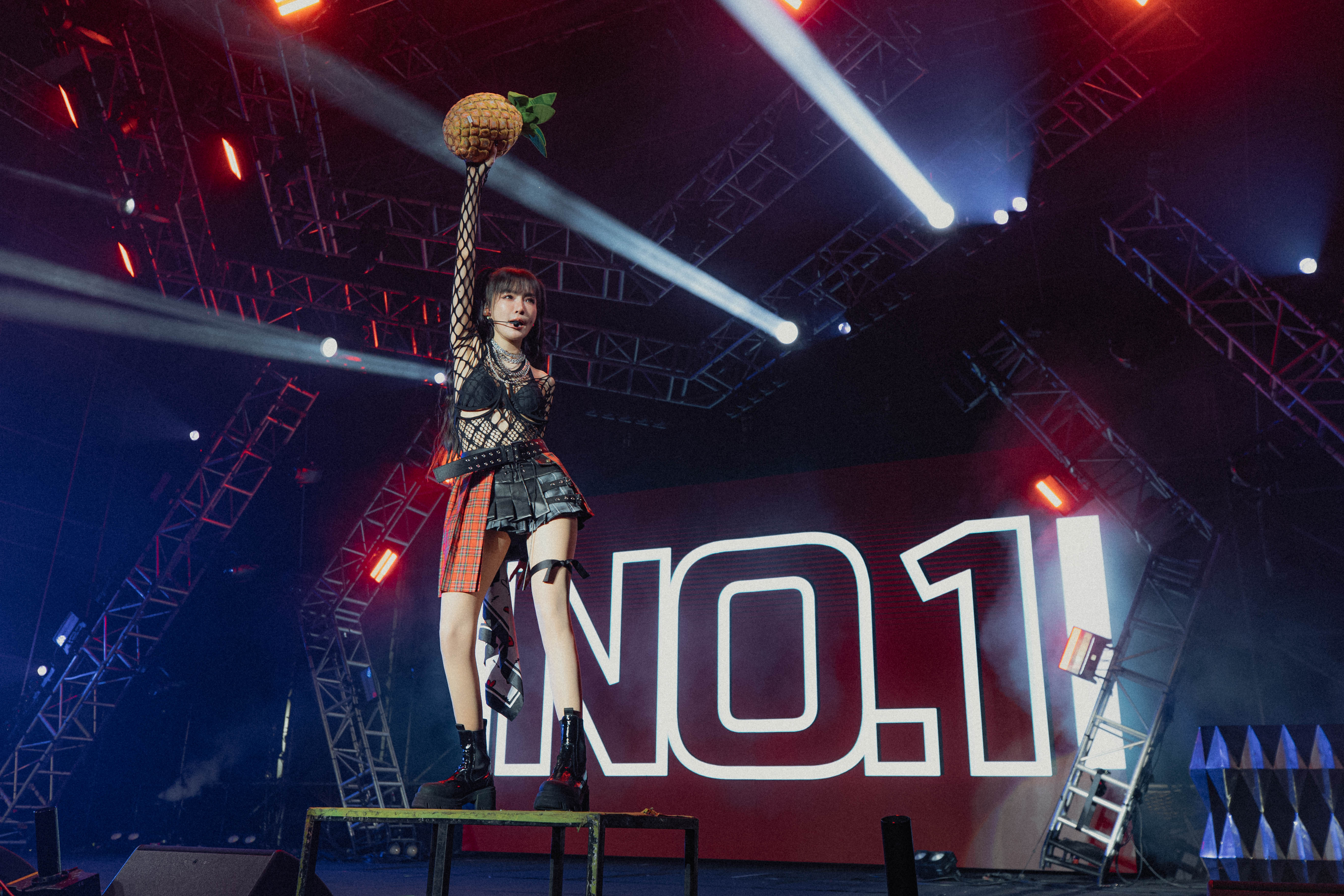 謝金燕擔任「大港開唱」女神龍舞台的首日壓軸。（出日音樂提供）