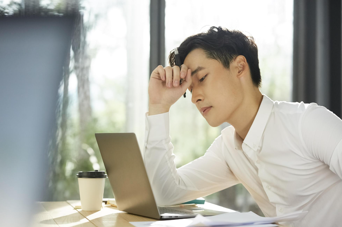 一名網友日前被公司臨時通知解僱，讓他擔憂以後生活。（示意圖，xframe）