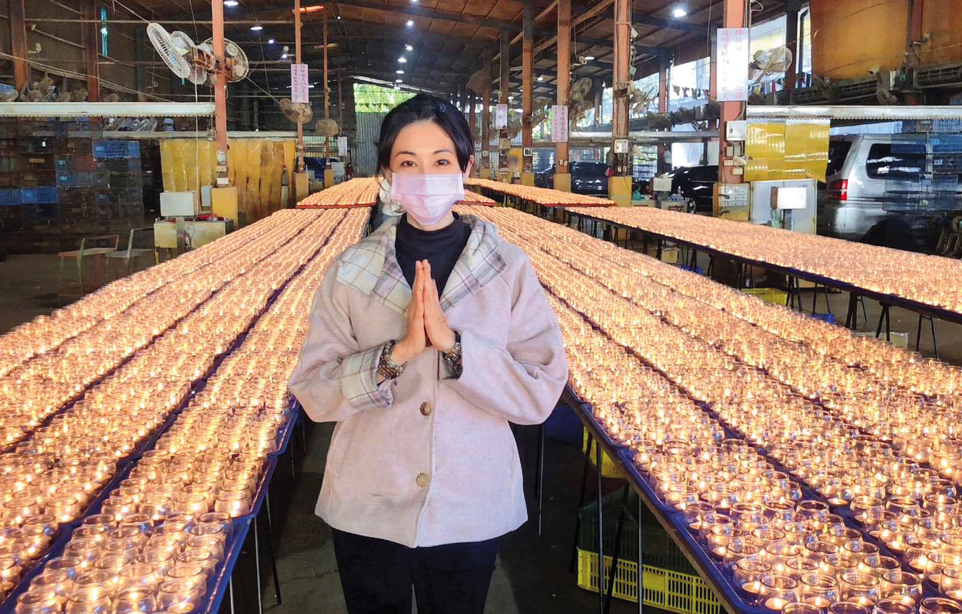 更生人簡碧燕現今參與祭拜及法會後留下來的雞鴨等動物救援。（簡碧燕提供）