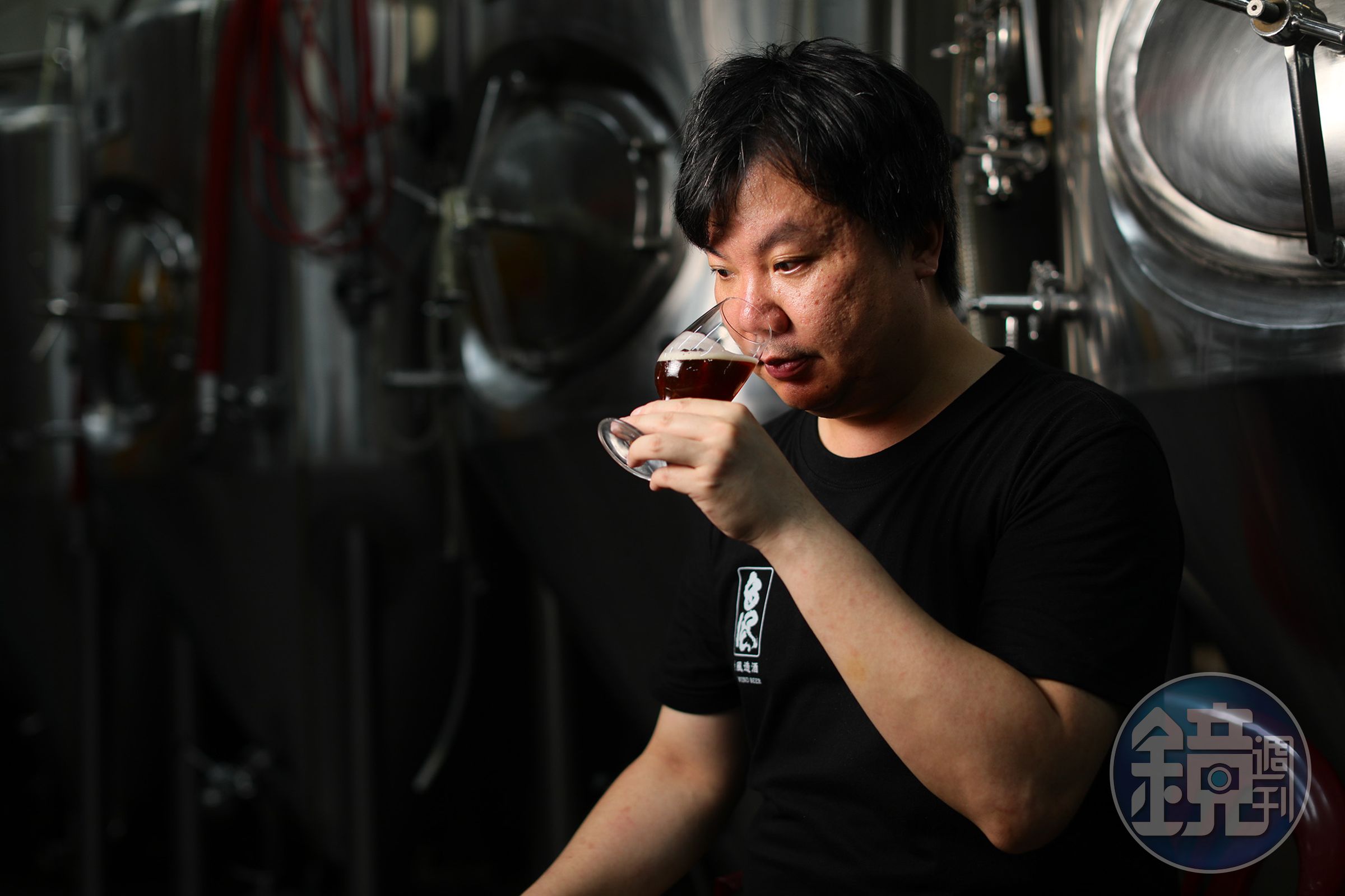 許承穎相當有餐飲品味,曾創立台南第一間精釀啤酒餐廳,現在與弟弟許京穎一起為台灣啤酒賦予獨一無二的風味與創意。