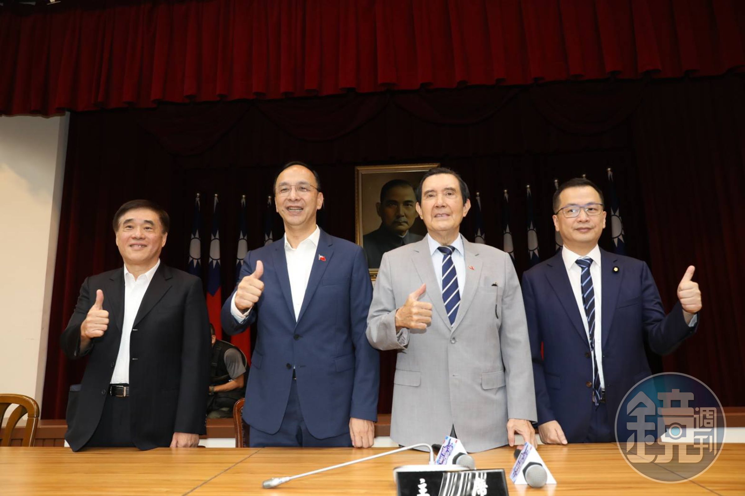 郝龍斌(左起)、朱立倫與馬英九都出席羅智強舉辦的「新國會智庫」成立茶會。