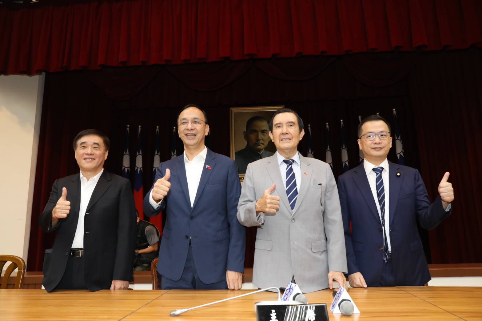 郝龍斌（左起）、朱立倫與馬英九都出席羅智強舉辦的「新國會智庫」成立茶會。