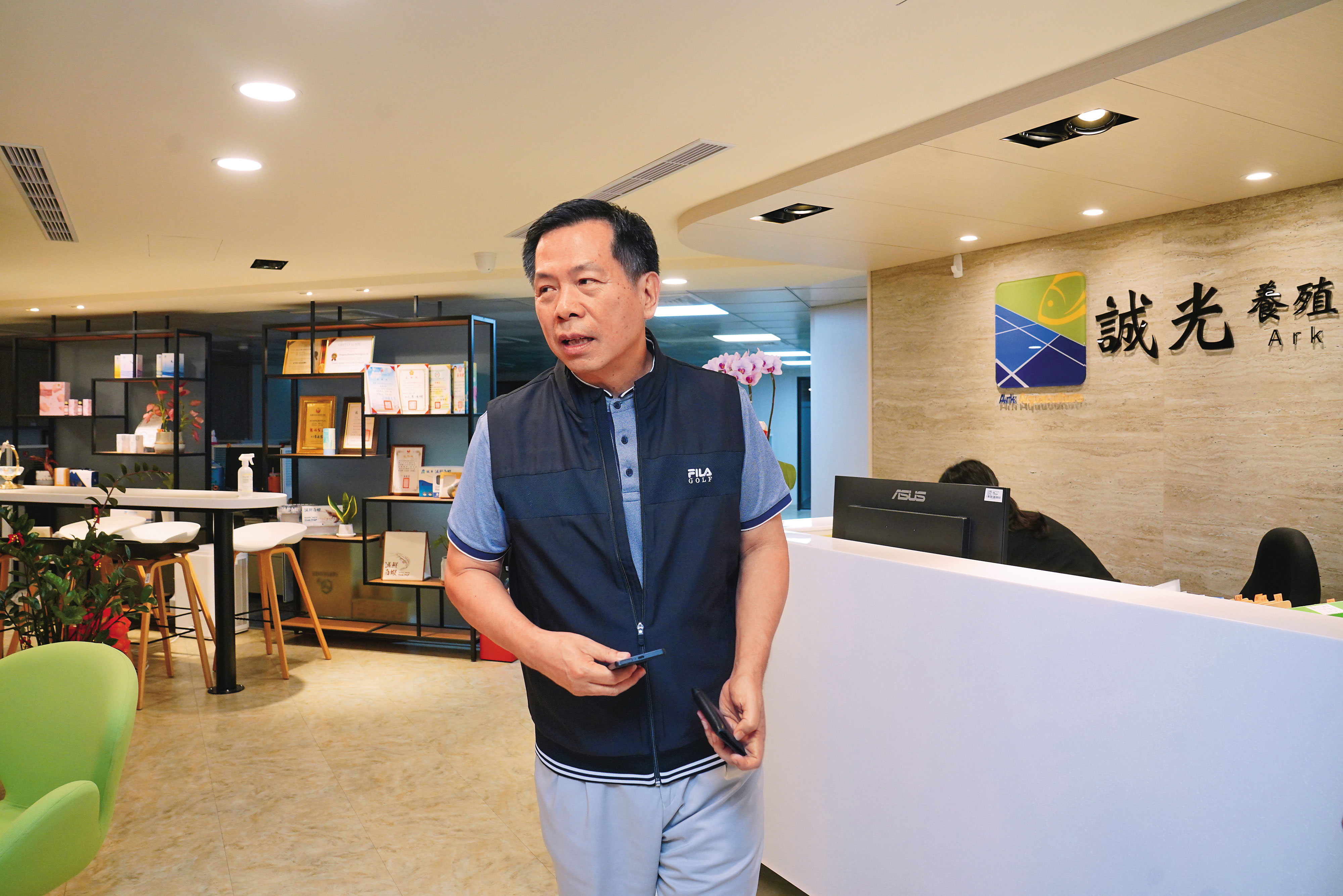 外傳正峰工董事長是誠新幕後影武者，陳永倫出面澄清否認表示，3年前已經退出誠新。