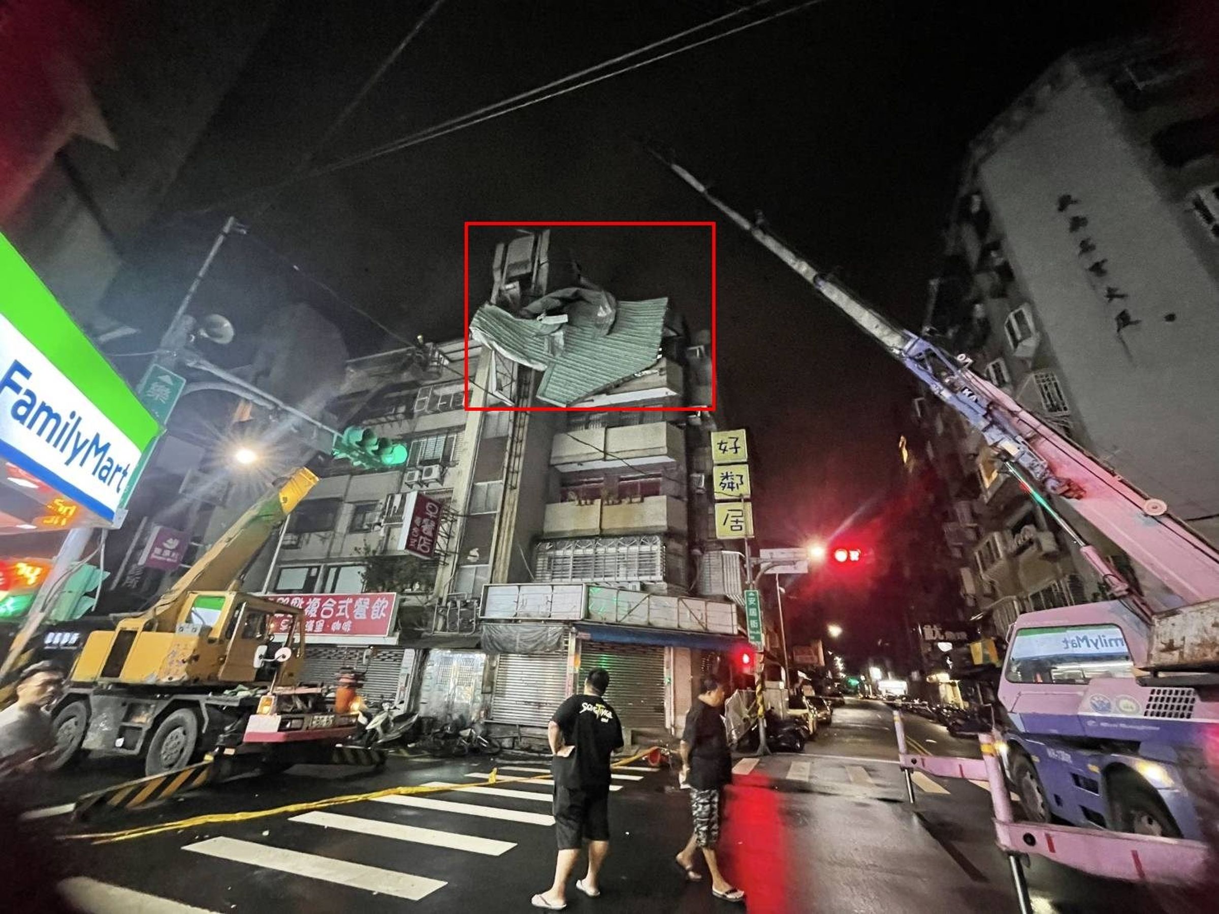 颱風災後北市建物災害逾千件,建管處積極處理災情。(北市建管處提供)