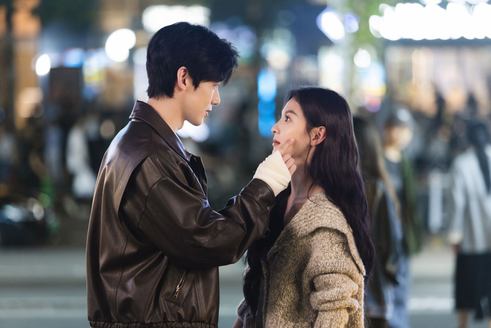 虐心陸劇《難哄》播出逾2個月仍維持第三名。(Netflix提供)
