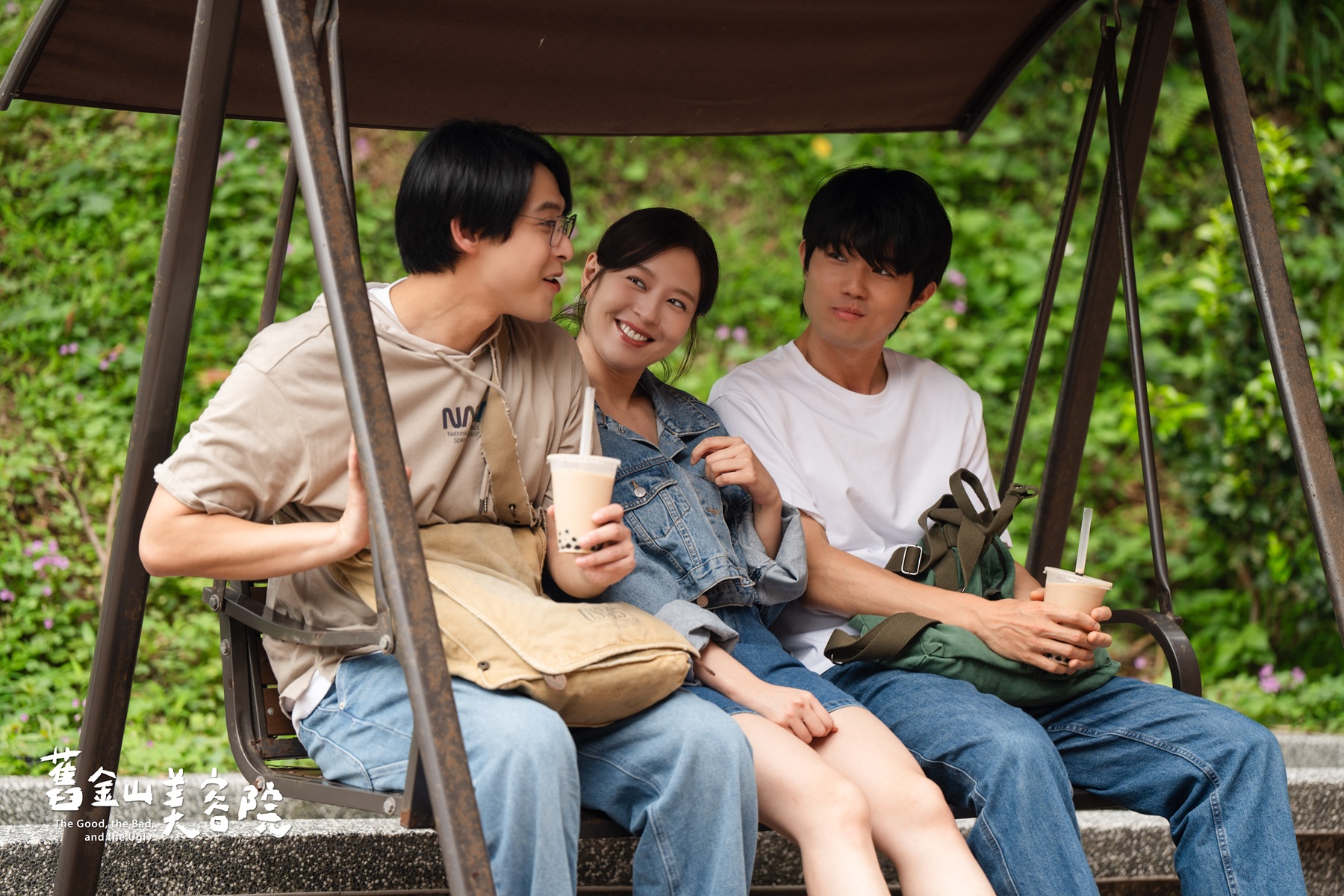 連晨翔（左）聽聞劉品言與張耀仁交往，強顏歡笑。（TVBS提供）