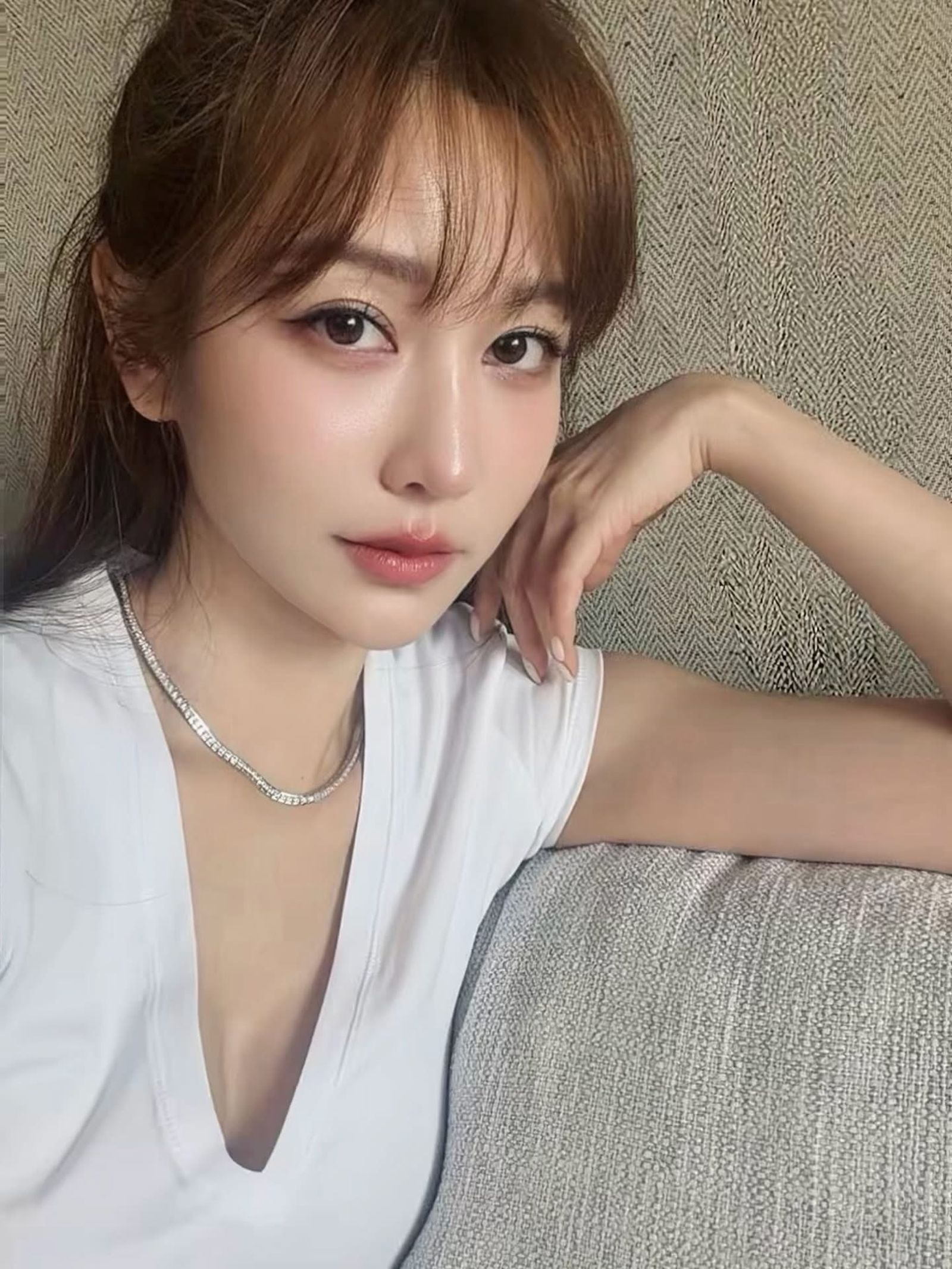 曾莞婷原欲演出大愛電視台新戲，因「劇本修改」延期，致雙方無法配合。（翻攝自曾菀婷臉書）