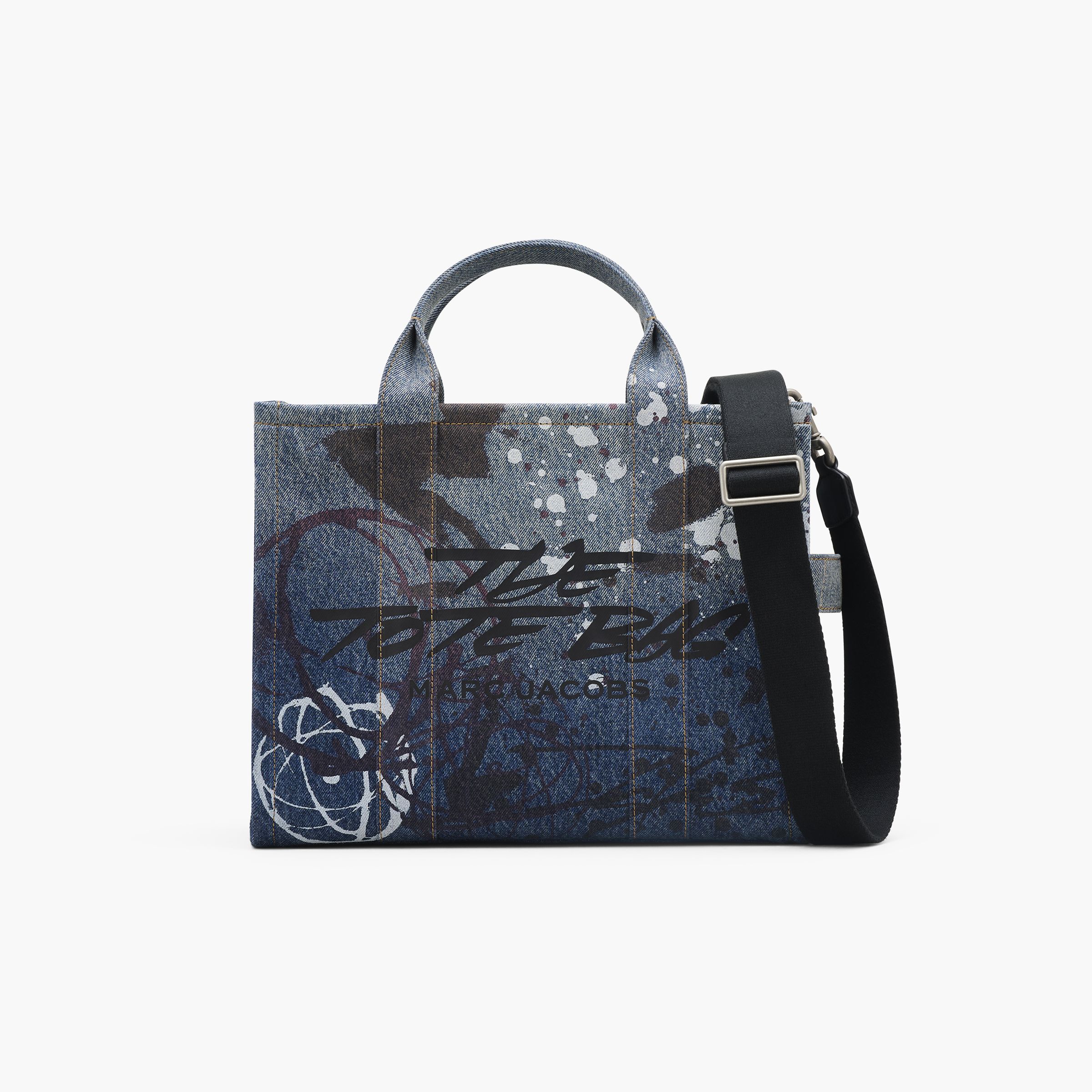 MARC JACOBS X FUTURA聯名系列THE MEDIUM TOTE帆布包。NT$14,300（美之心提供）