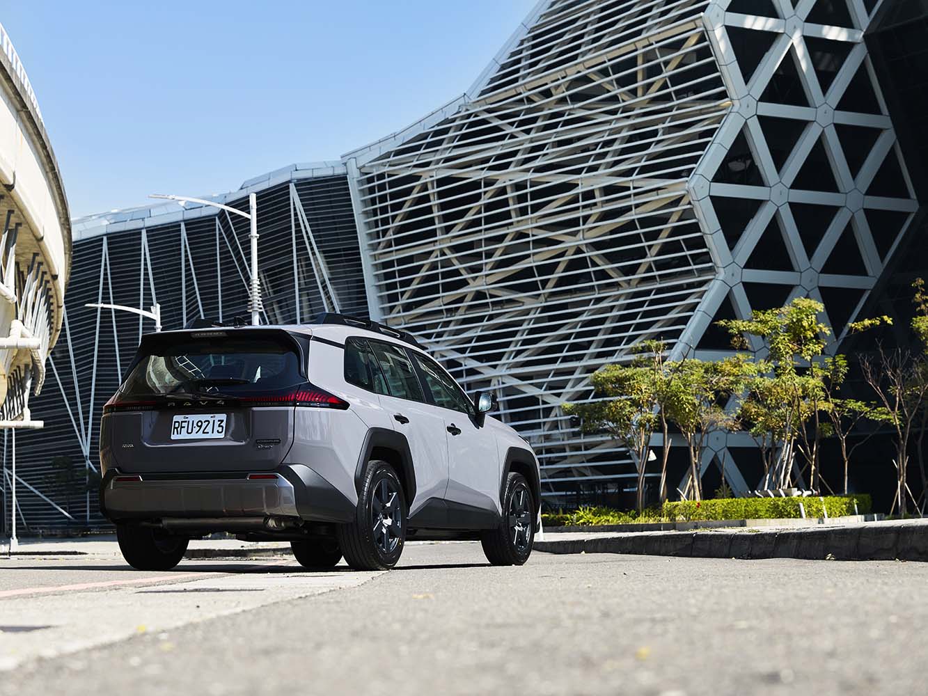 鏡車試駕/一車封神　TOYOTA RAV4 Adventure 4WD