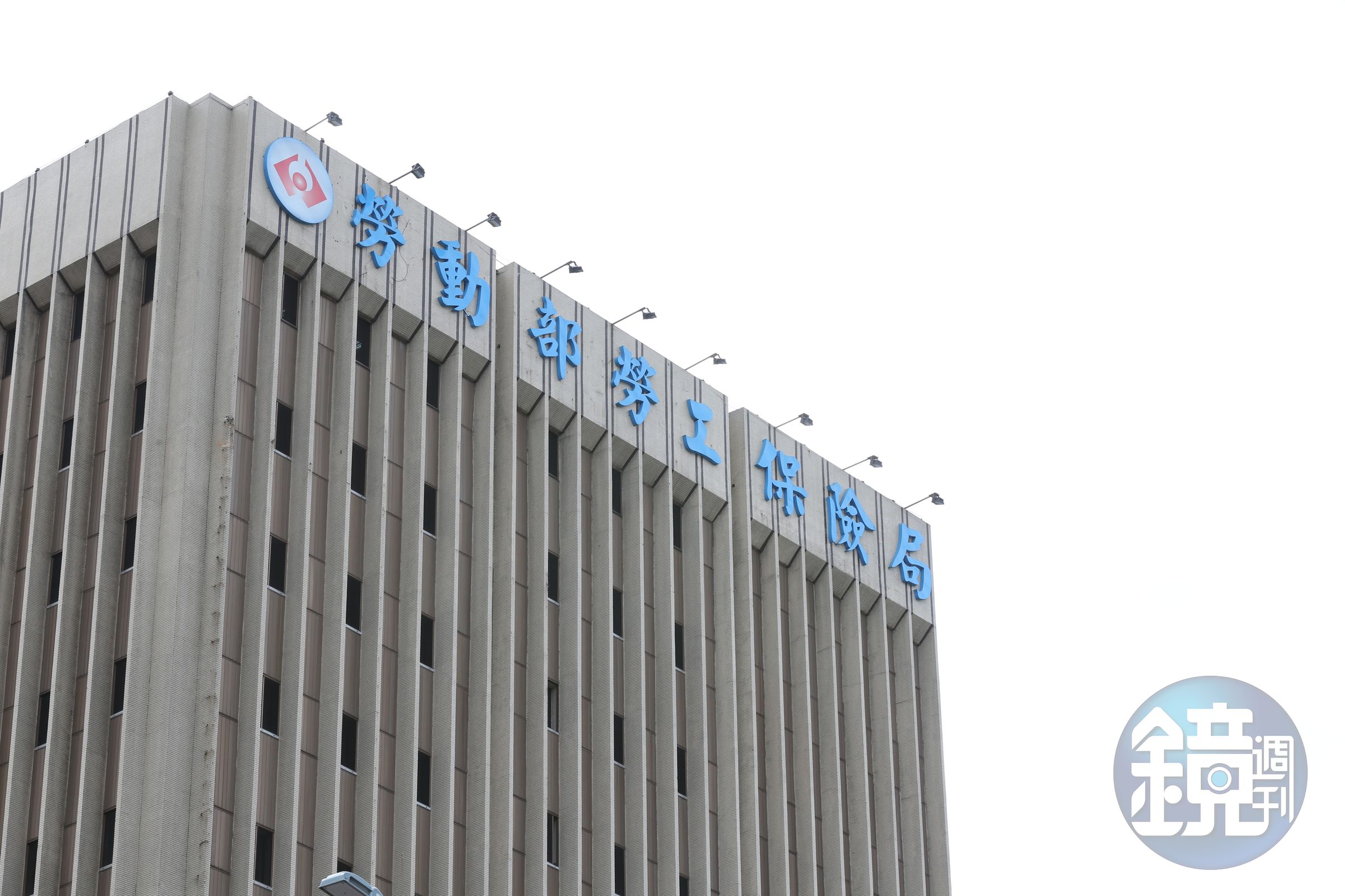勞保的生育、傷病、失能、死亡或老年給付，都是根據月平均投保薪資計算。（本刊資料照）