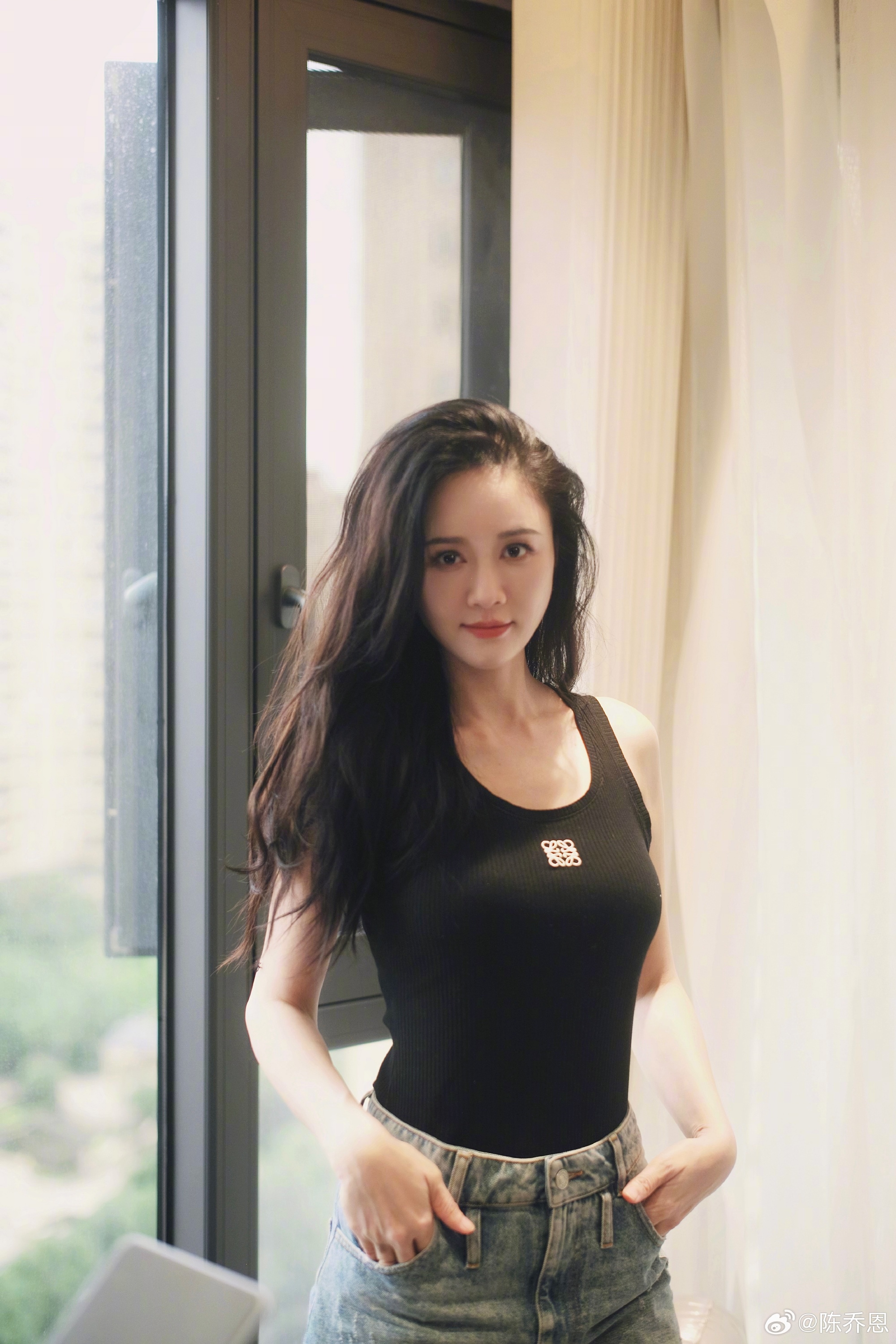 陳喬恩被老公形容會發出恐龍般的呼聲。（翻攝自陳喬恩微博）