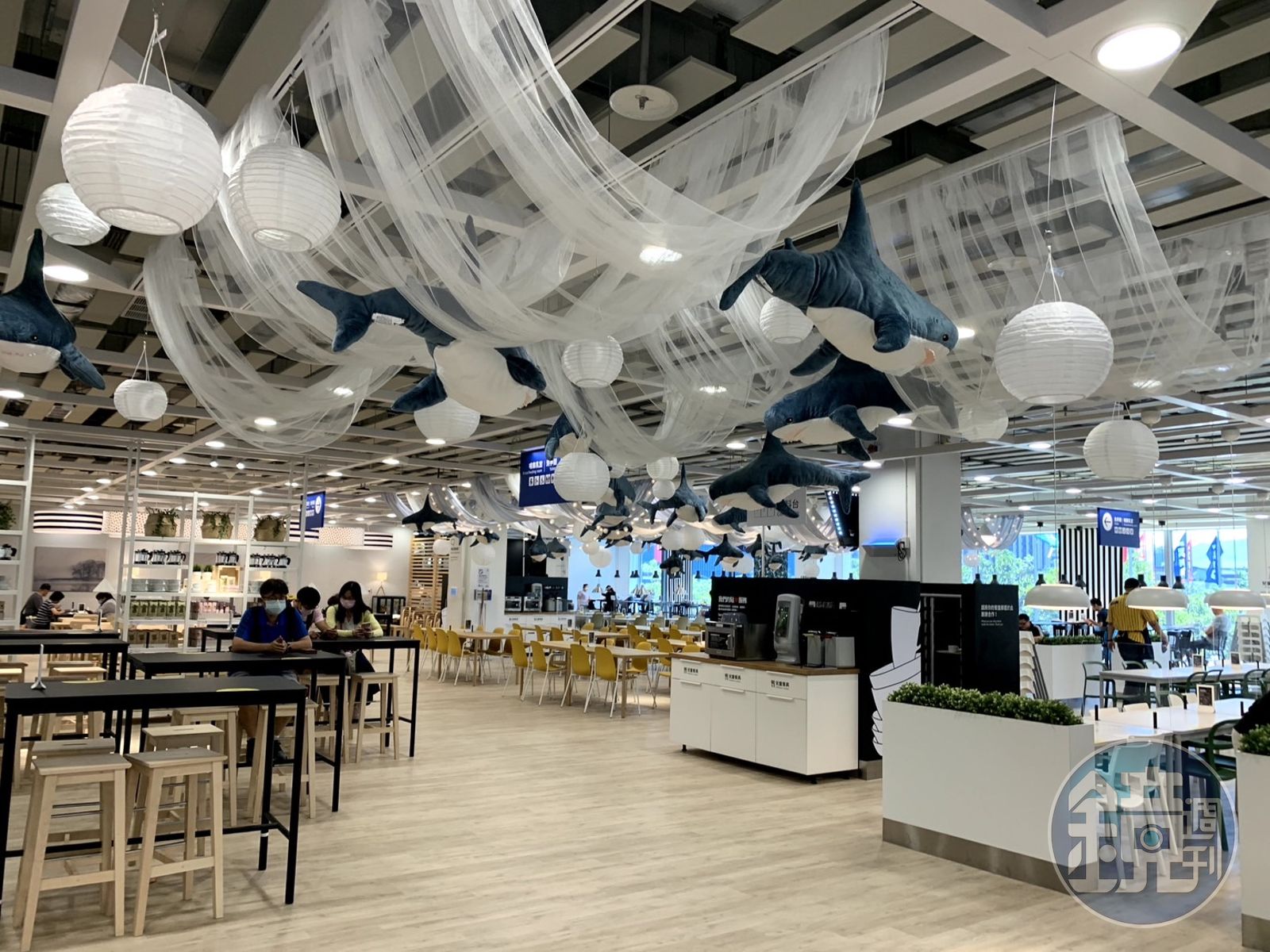 IKEA大台北4家店自初一到初五推出加菜活動,對中「45個名字或姓氏」,就能免費吃雞翅、肉丸等好料。圖為IKEA內湖餐廳。