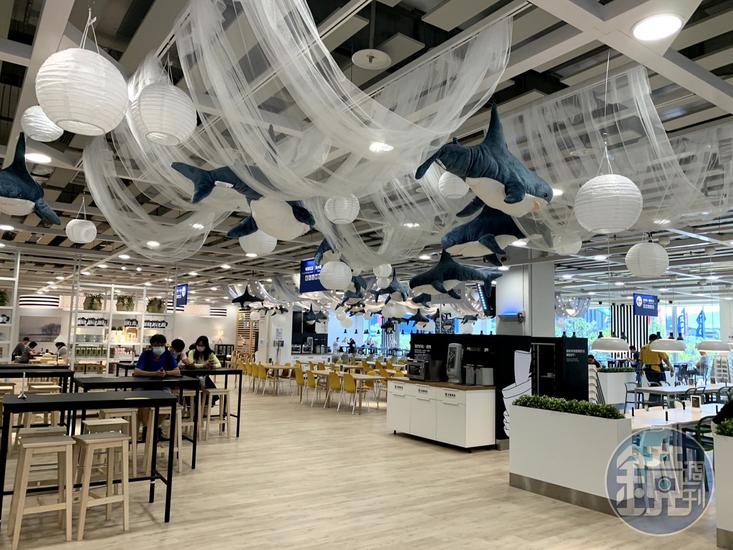IKEA大台北4家店自初一到初五推出加菜活動,對中「45個名字或姓氏」,就能免費吃雞翅、肉丸等好料。圖為IKEA內湖餐廳。