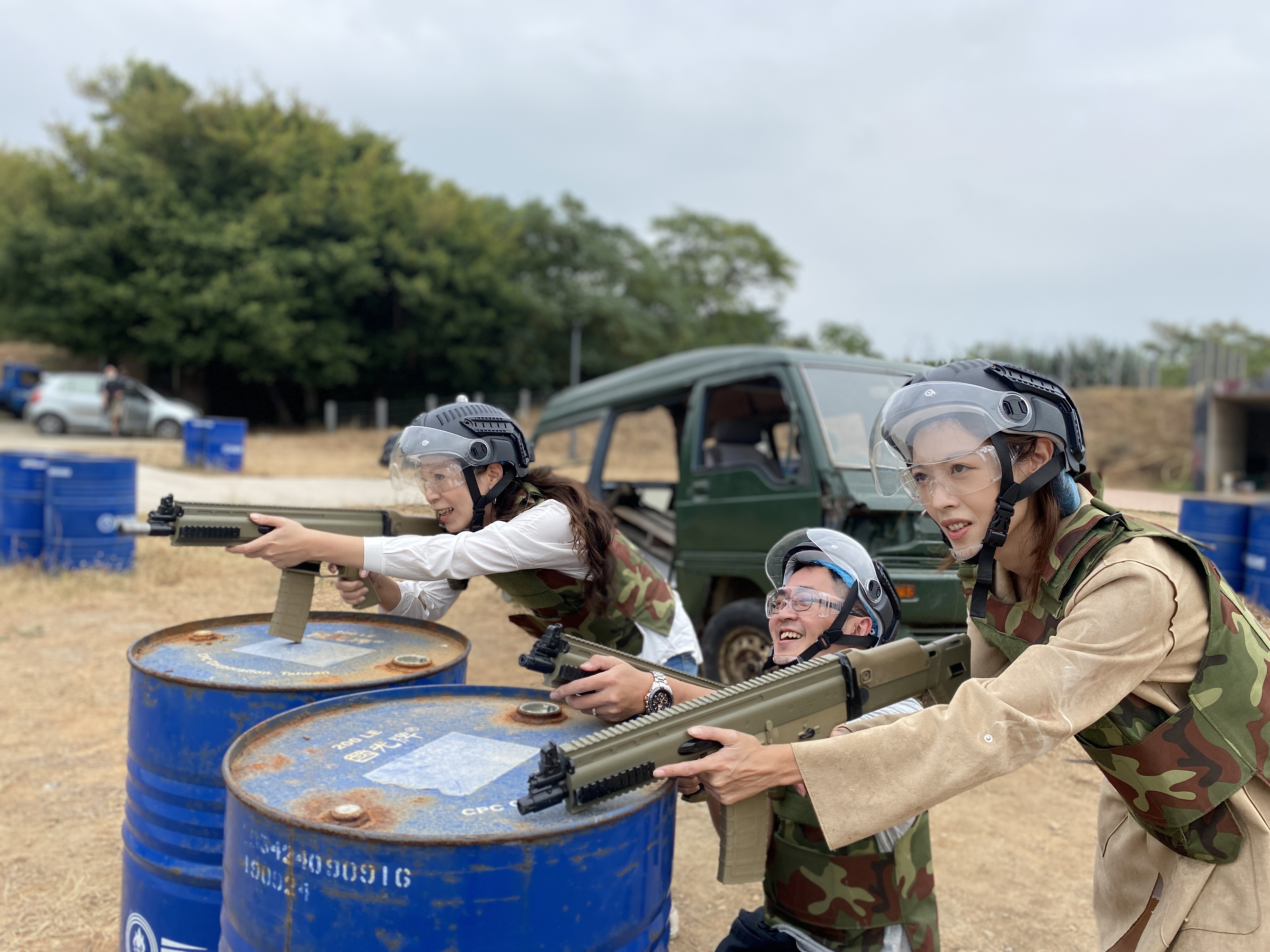 陳家揚開發特色遊程，讓遊客感受小金門的戰地文化。(信義房屋提供)