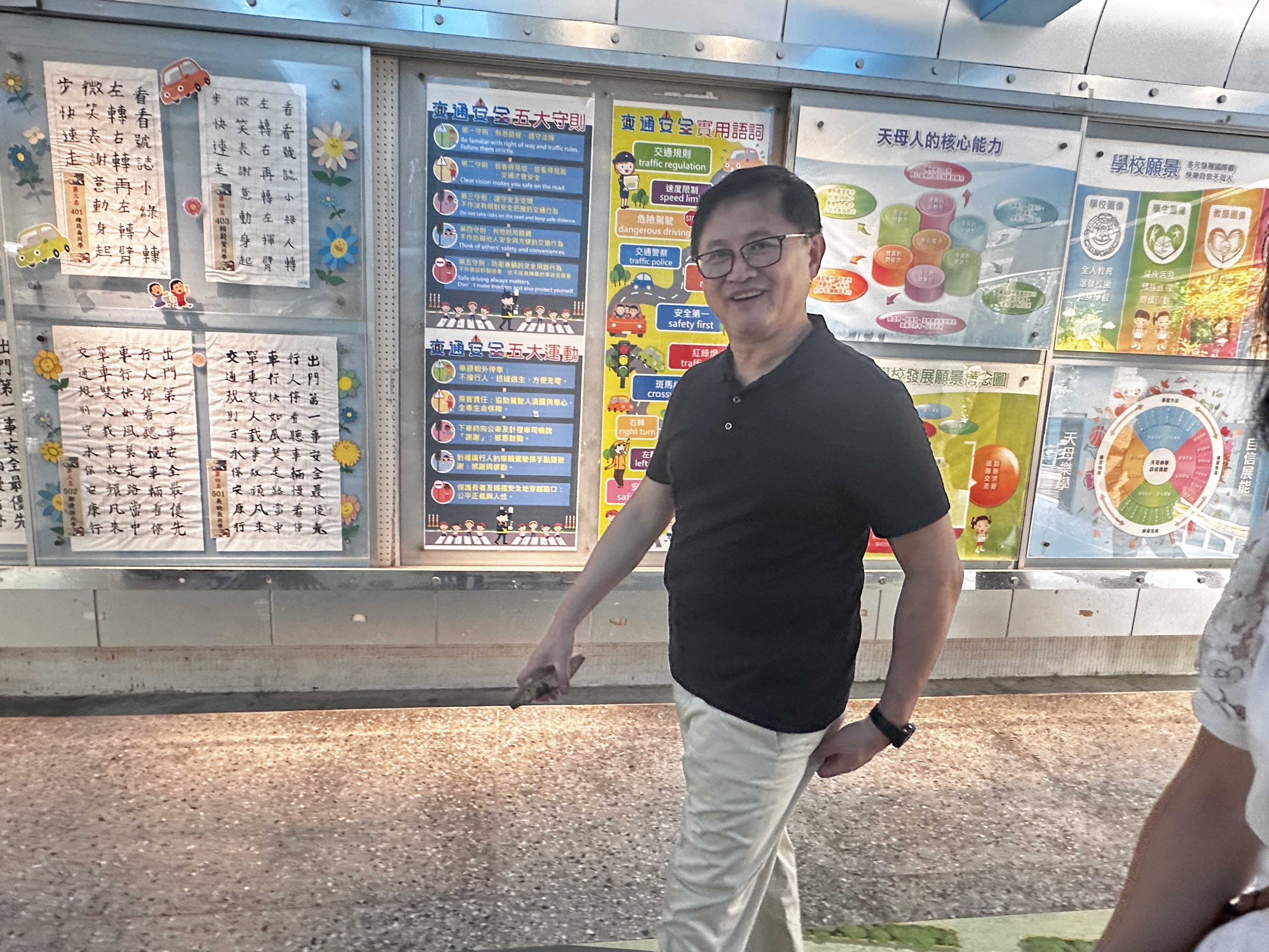 和碩集團董事長童子賢一早現身在自家附近的投票所。