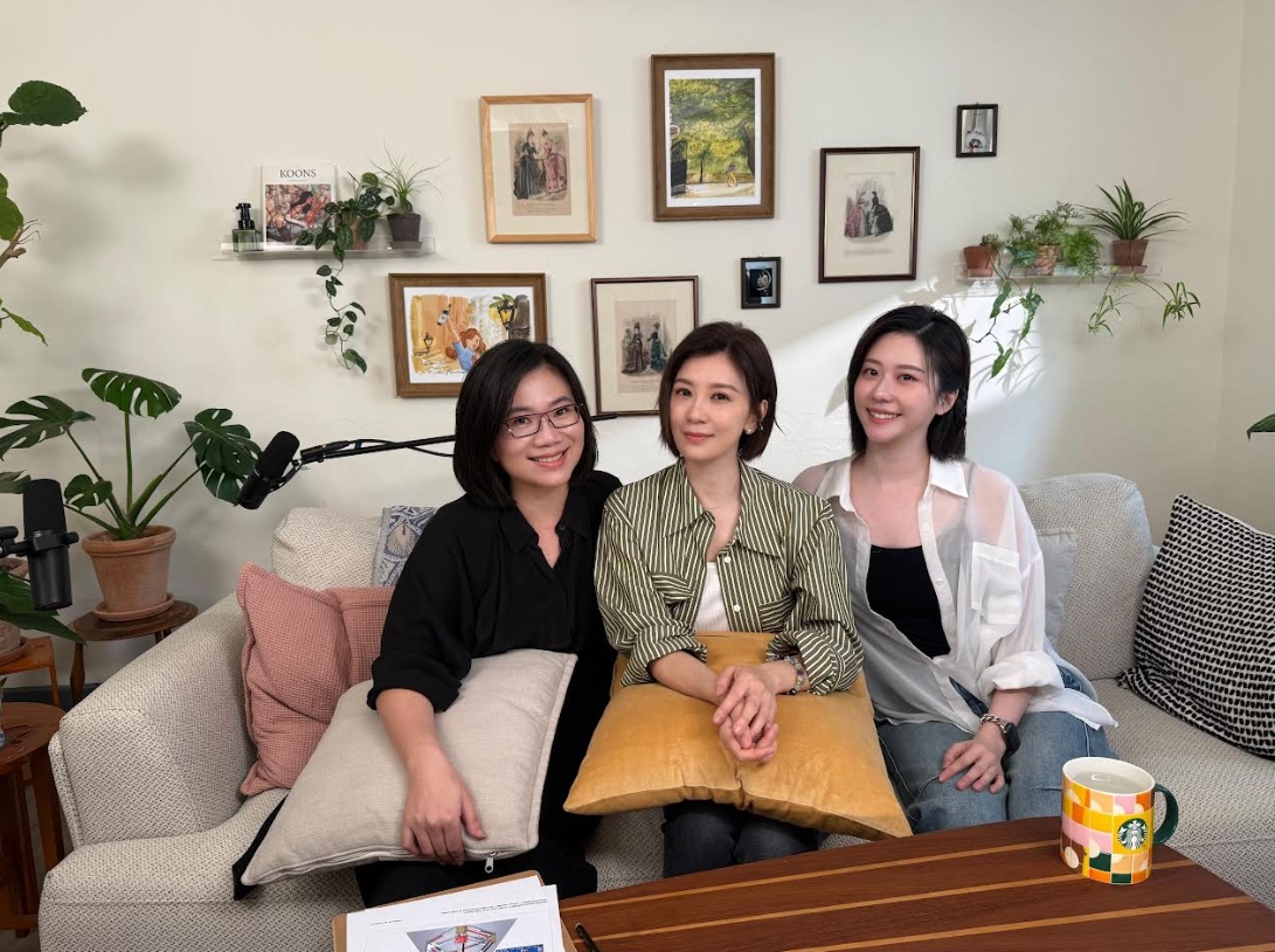 賈靜雯到張景嵐與人類圖畫館館長游沛宸主持的Podcast作客。(menomeno X 人類圖畫館提供)