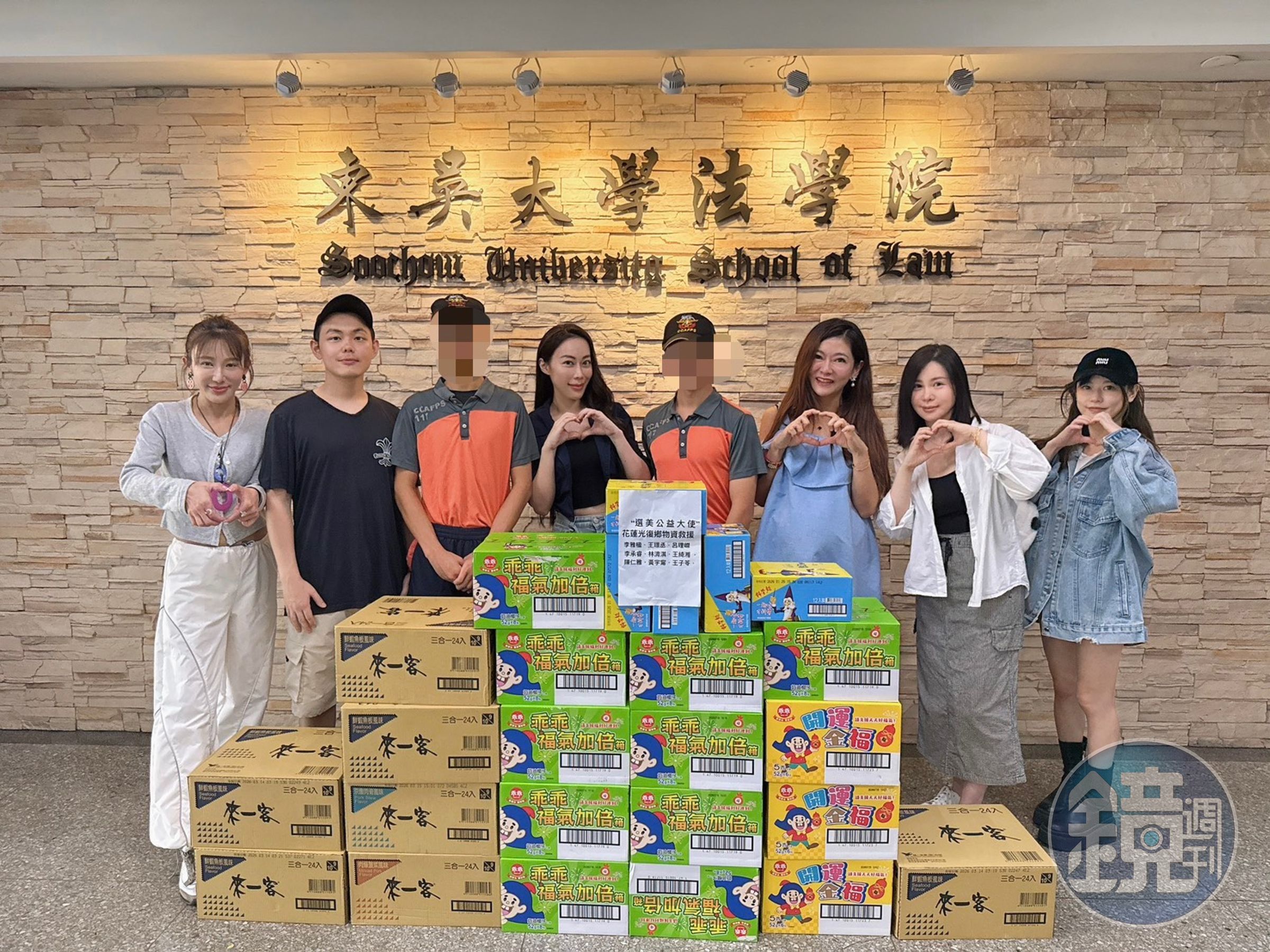 主播李雅楹號召好友們一起為花蓮災後重建出力。左至右為王子苓、李承睿、王璟丞、李雅楹、呂理嵥、劉盈盈、林淯淇、黃宇甯。（讀者提供）