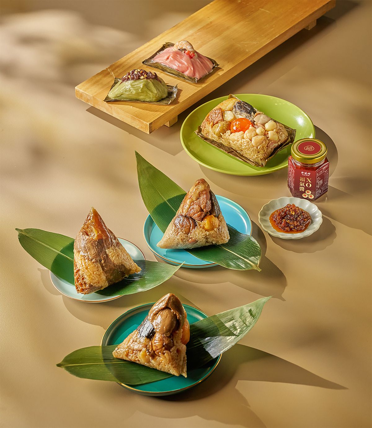 台北福華大飯店「珍珠坊」和「江南春」兩大中餐廳，於飯店大規模改裝前夕推出「滬廣山海珍饌粽禮」，展現兩位資深主廚的好手藝。（台北福華大飯店提供）