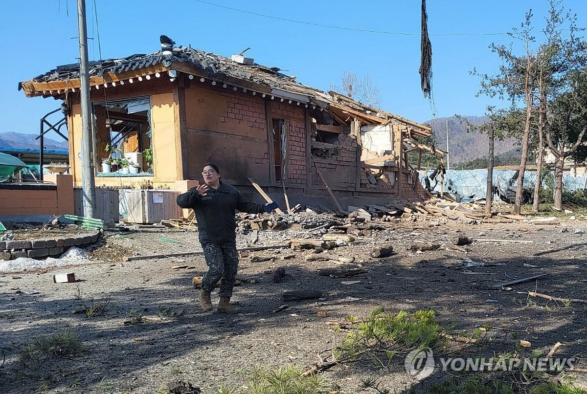 南韓抱川市民宅遭炸毀。（翻攝自韓聯社）