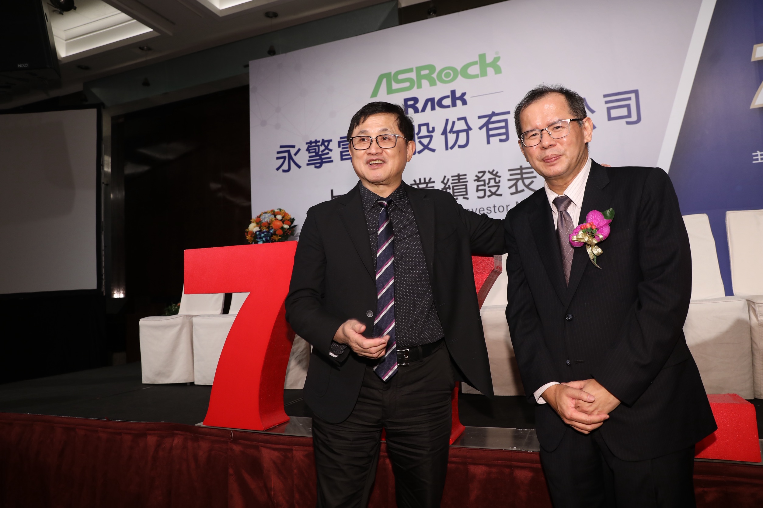 和碩集團董事長童子賢才喜迎金孫永擎報到，已預告還有一個金孫東擎也將加入。