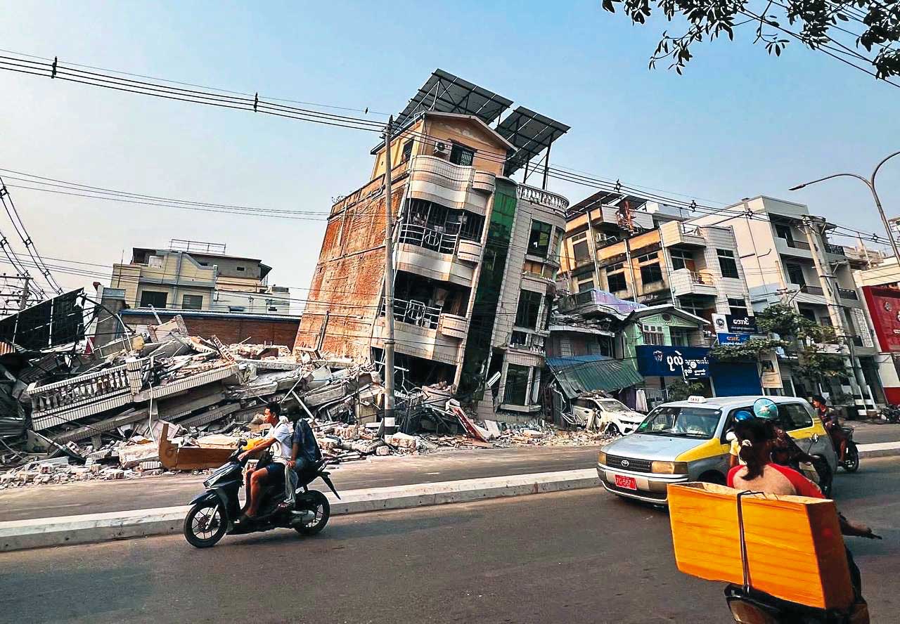 緬甸發生芮氏規模8.2強震，震央曼德勒約有8成房屋倒塌。（讀者提供）