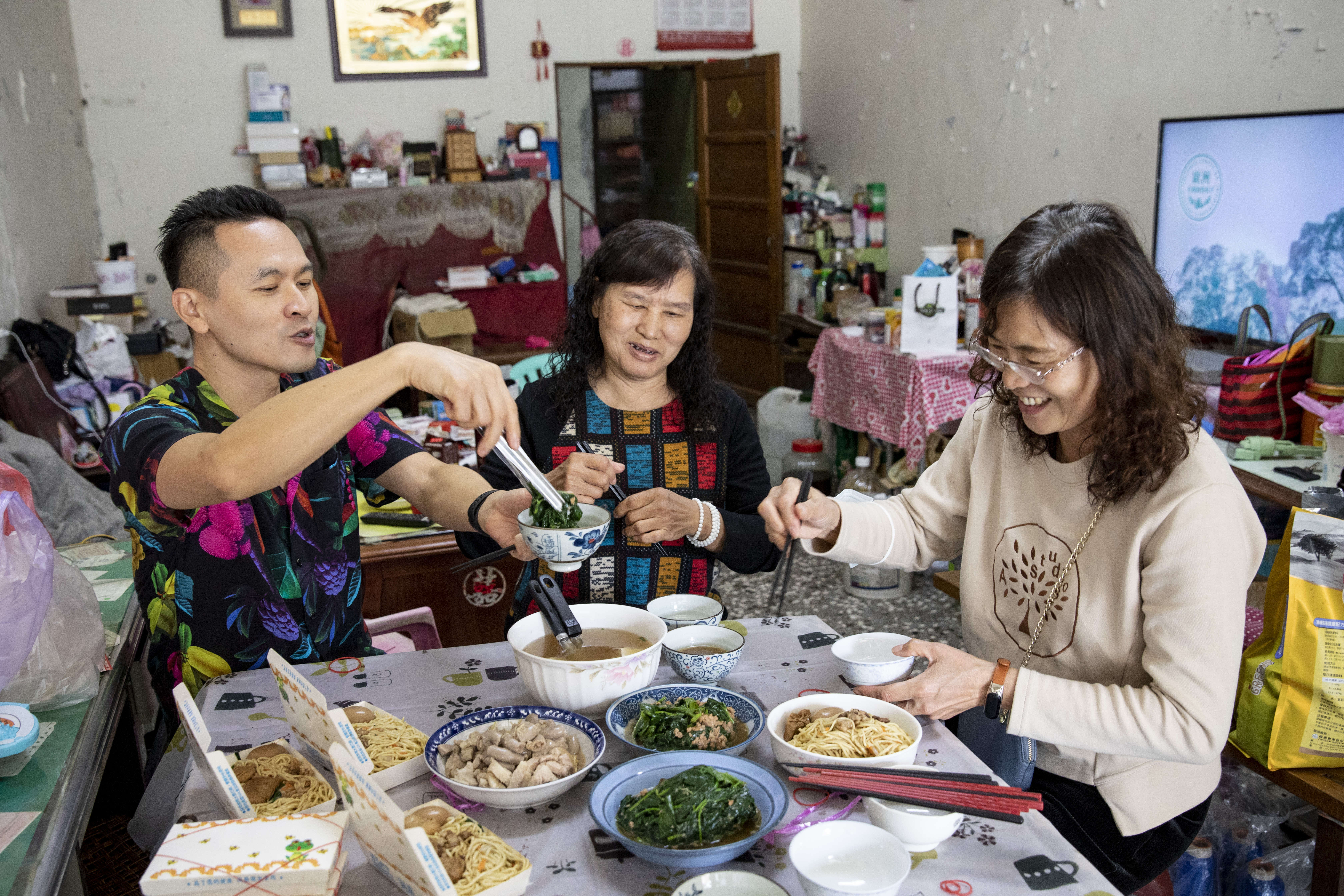 目前雖然居住於德國,陳思宏與家人感情仍十分緊密。