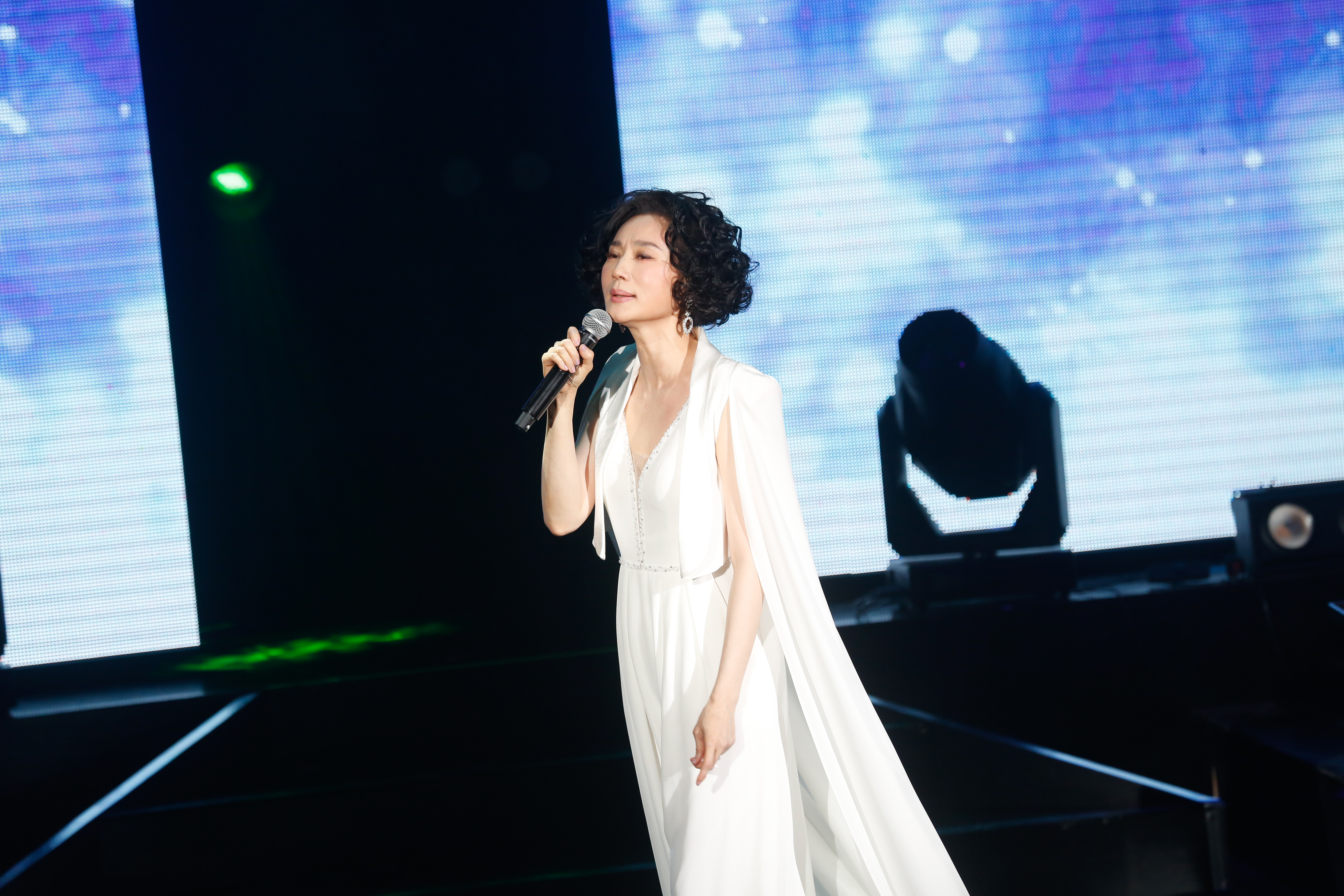 坣娜曾在2021年舉辦演唱會，她說「我欠歌迷一場大型演唱會。」