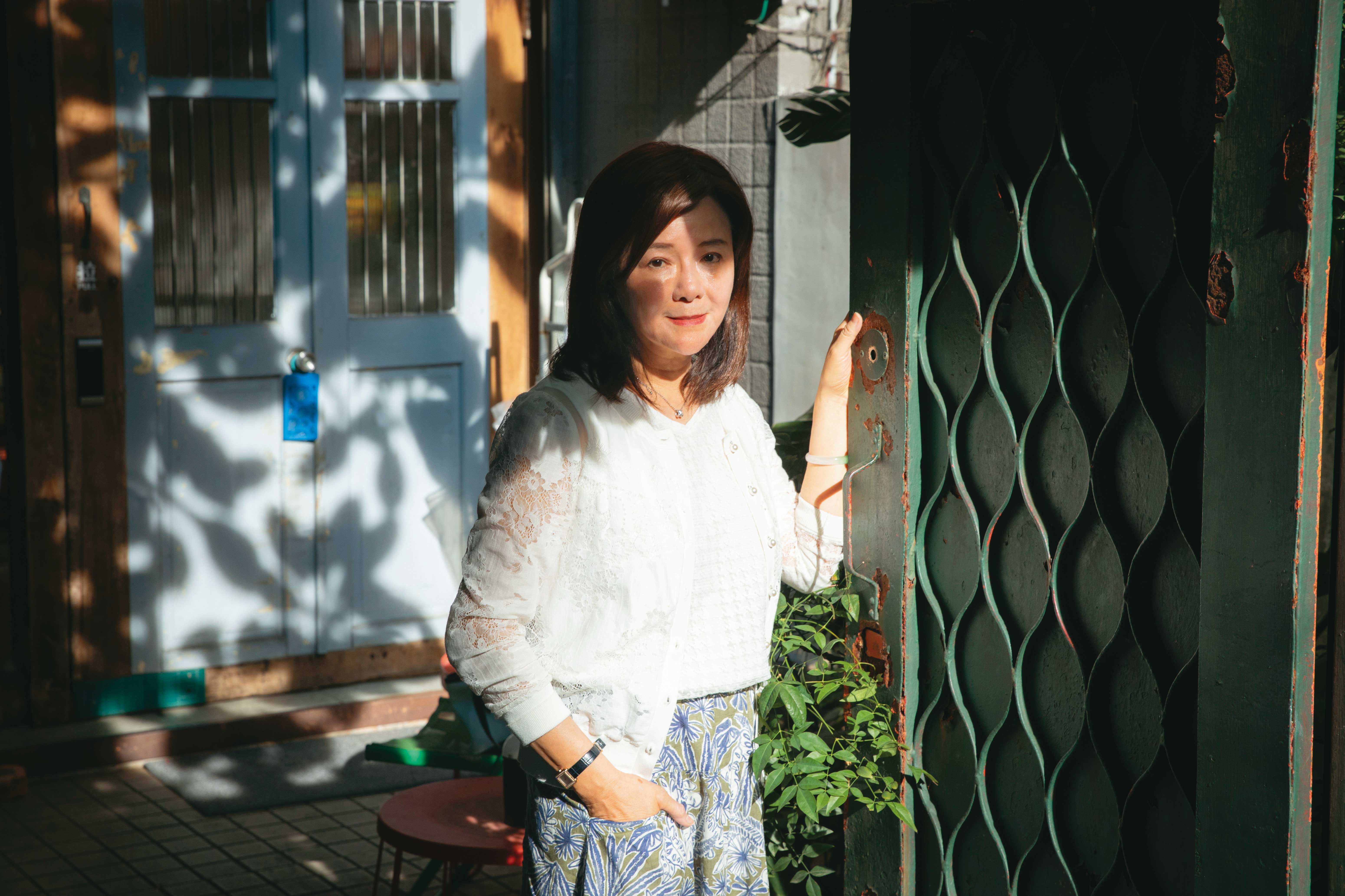 鄭如晴的文學啟蒙是張秀亞的《牧羊女》,她說張秀亞是一生在文學上不斷尋夢的牧羊女, 影響她也在文學上追夢。