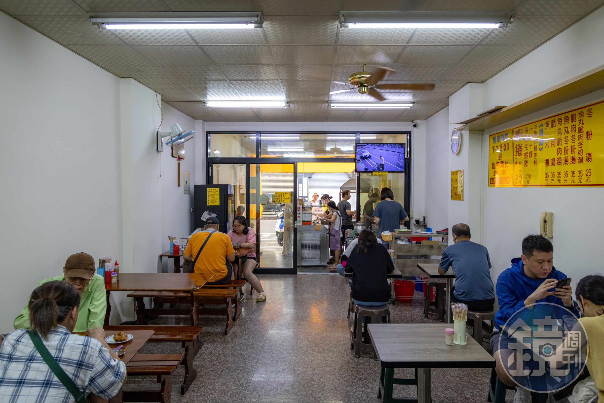 內用客人不多，因為入店後還得照領號順序等餐，等個30分鐘也是常事。