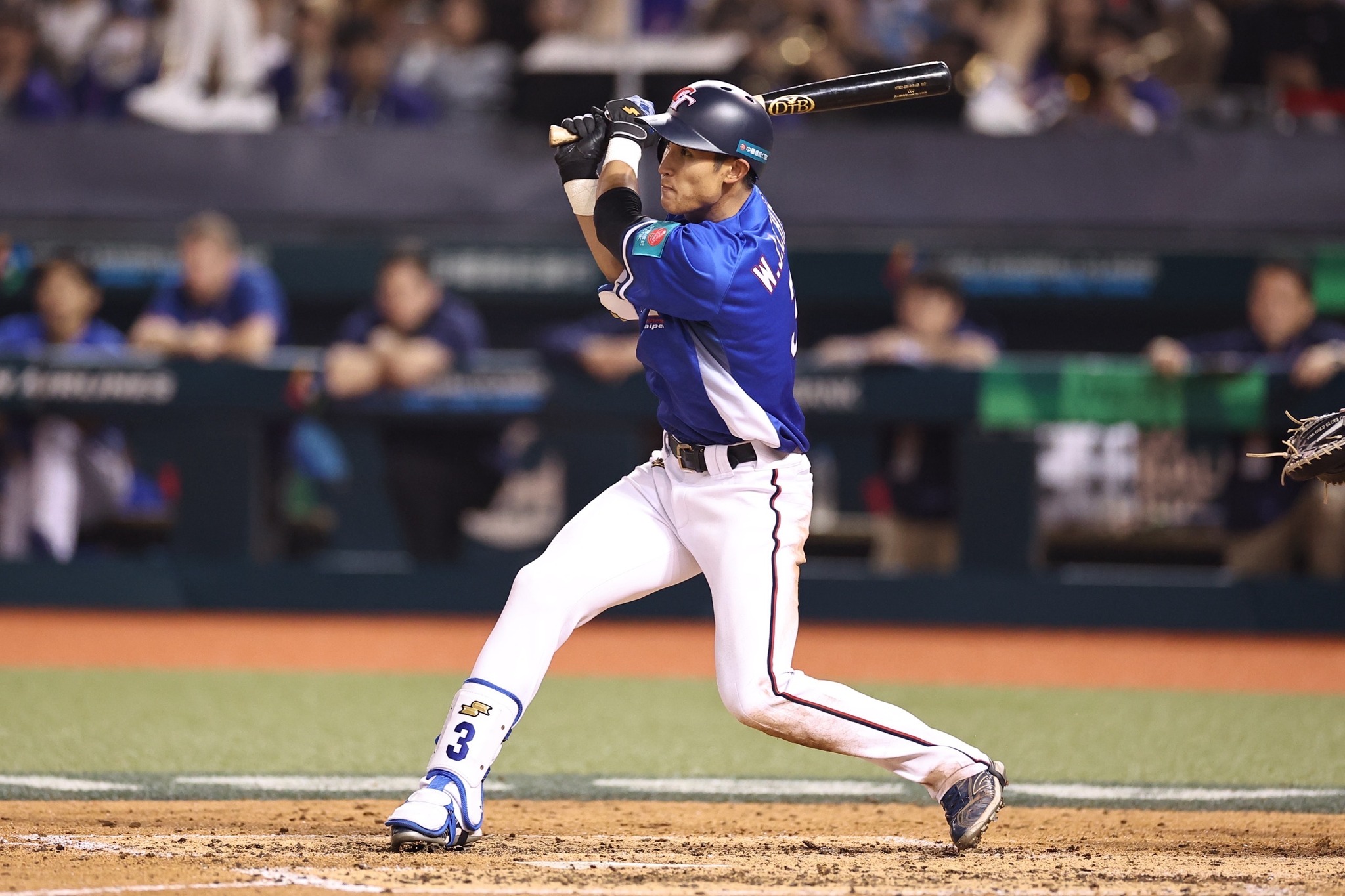 陳文杰上週才在經典賽資格賽敲安，今卻傳出受傷需動手術的情況。（翻攝自台鋼雄鷹臉書）