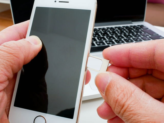 一名台灣人因持有67張手機SIM卡，在印度機場被逮補。（示意圖，photoAC）