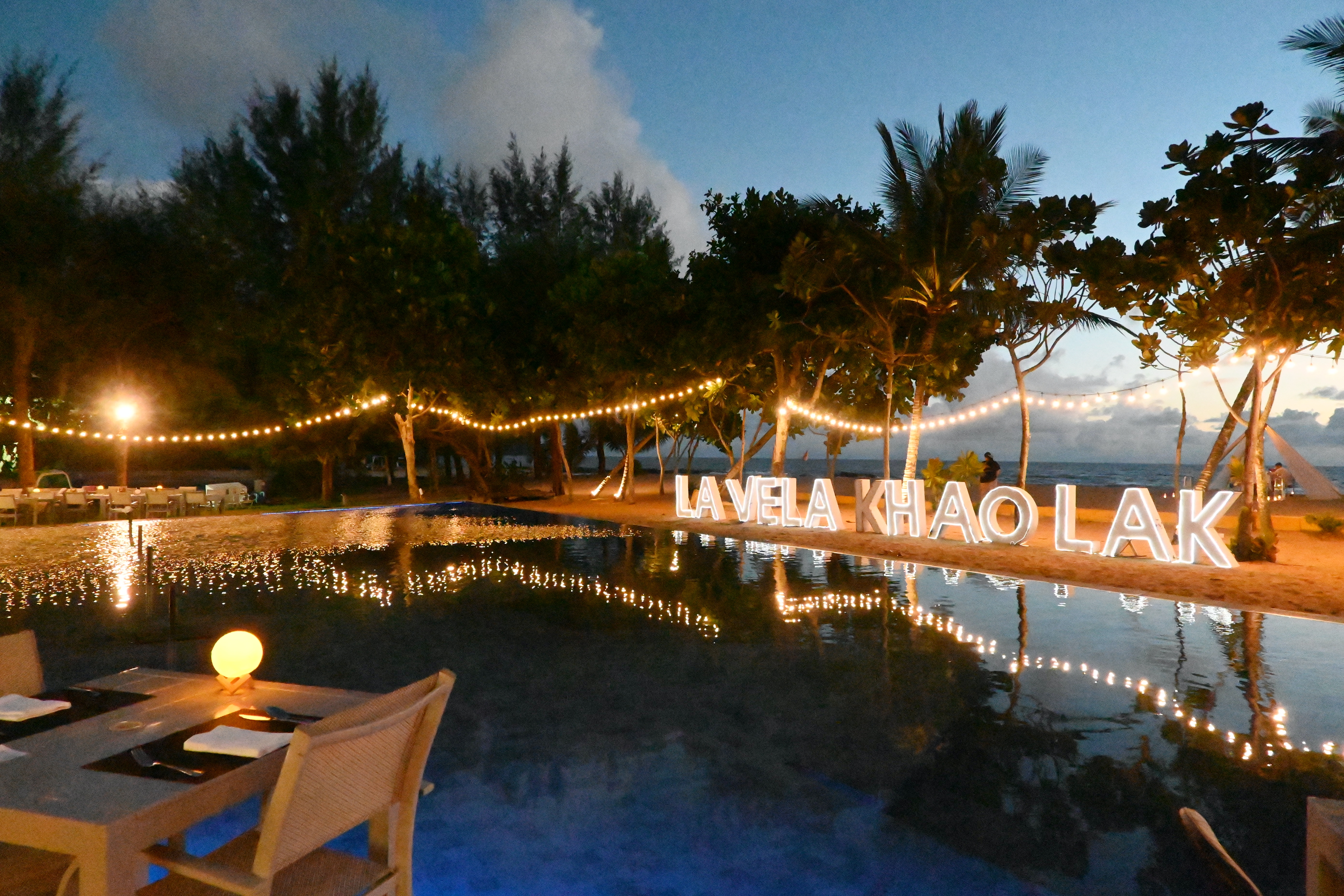 飯店裡的「Kokulo Beach Club」餐廳提供龍蝦吃到飽自助餐。
